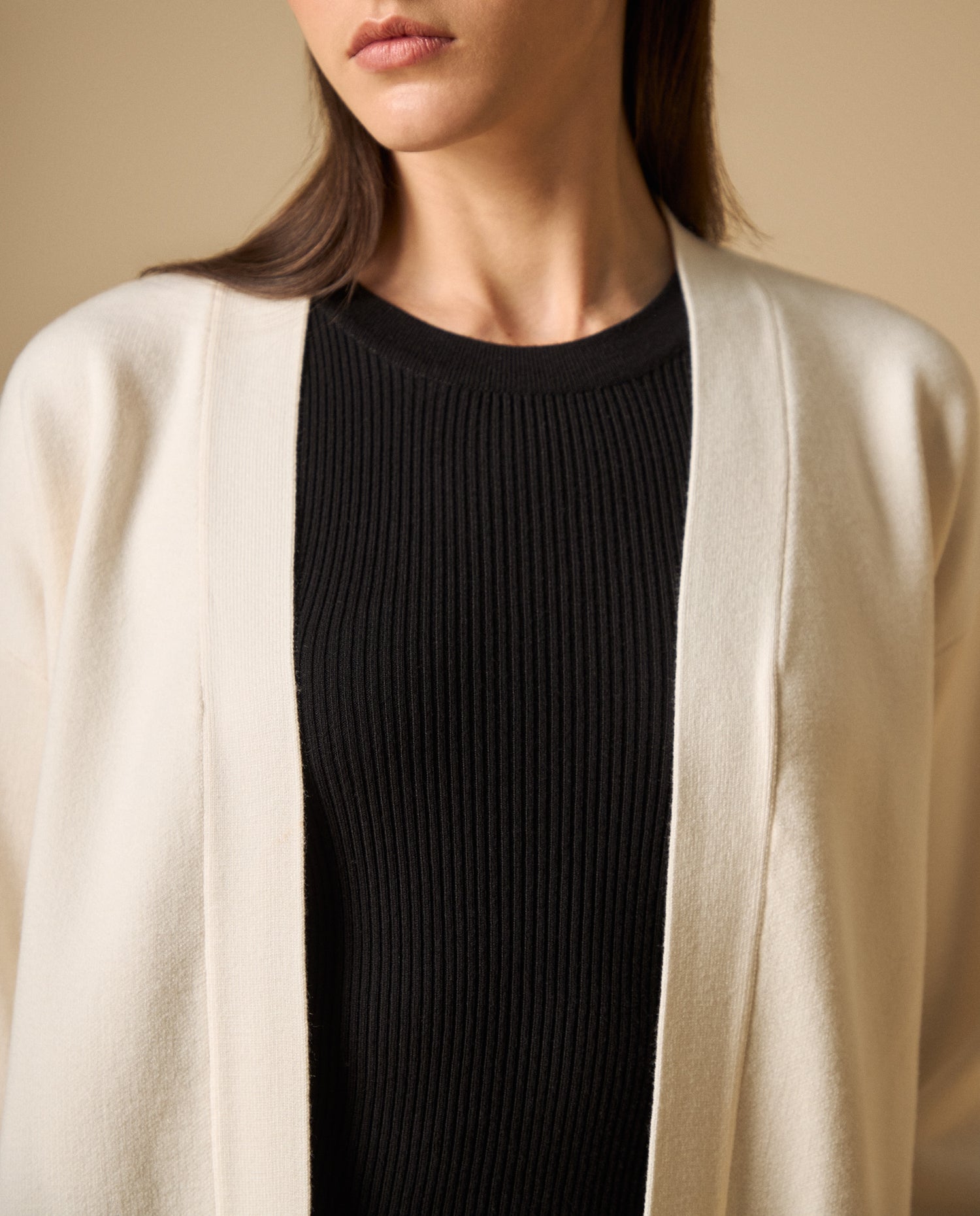 Cardigan tejido hombro caído frente abierto - Beige