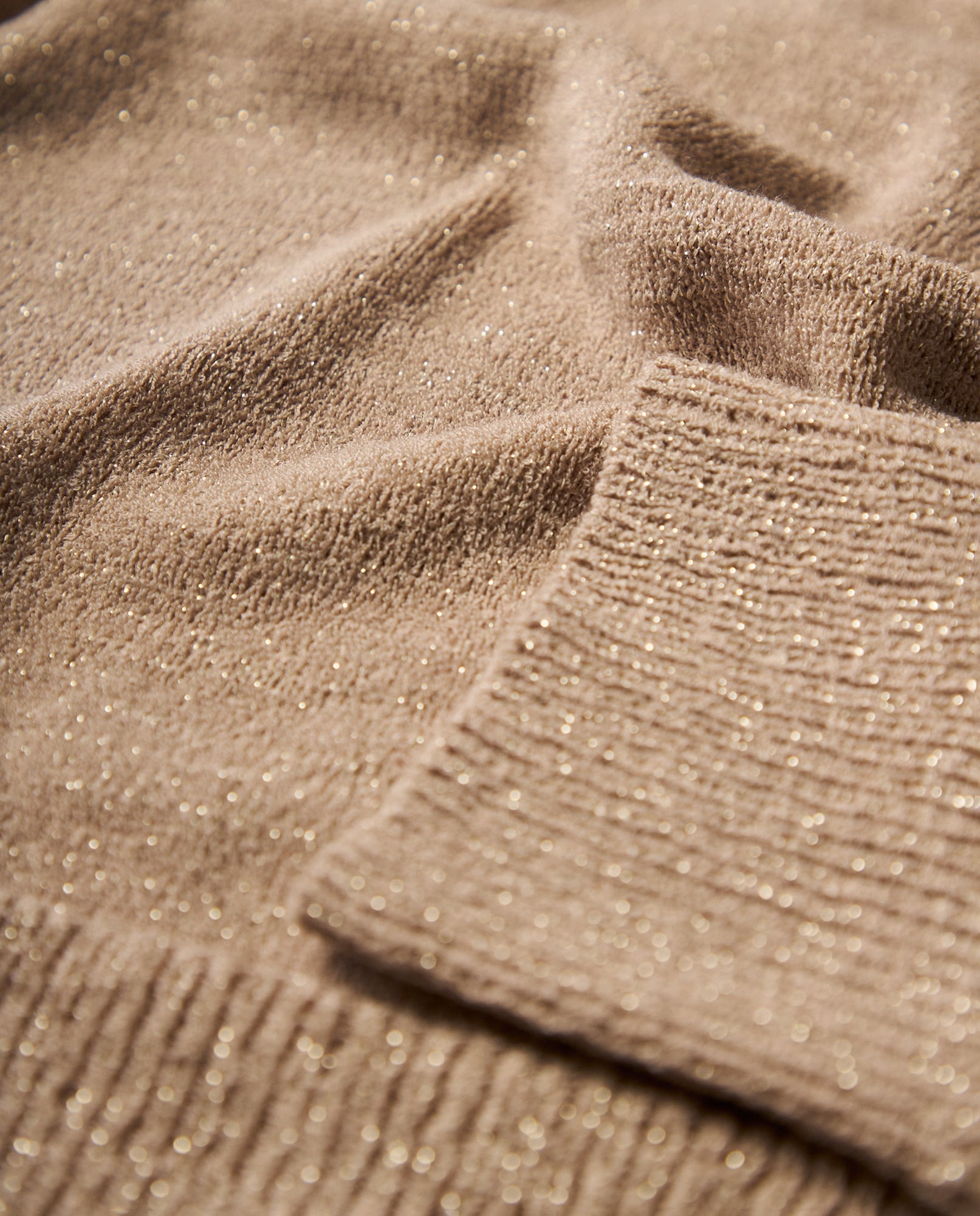 Suéter tejido cardigan con escote V y brillo sutil - Beige 34_462H211_BEI151304_6