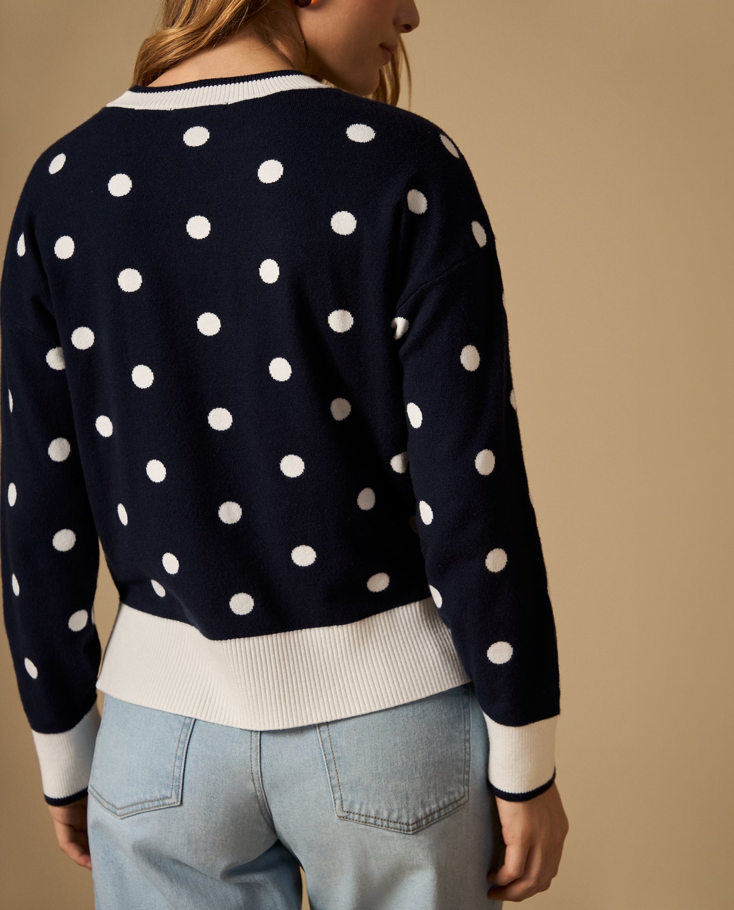 Suéter tejido cardigan con hombro caído y diseño de puntos - Azul