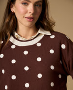 Suéter tejido cardigan con hombro caído y diseño de puntos - Café