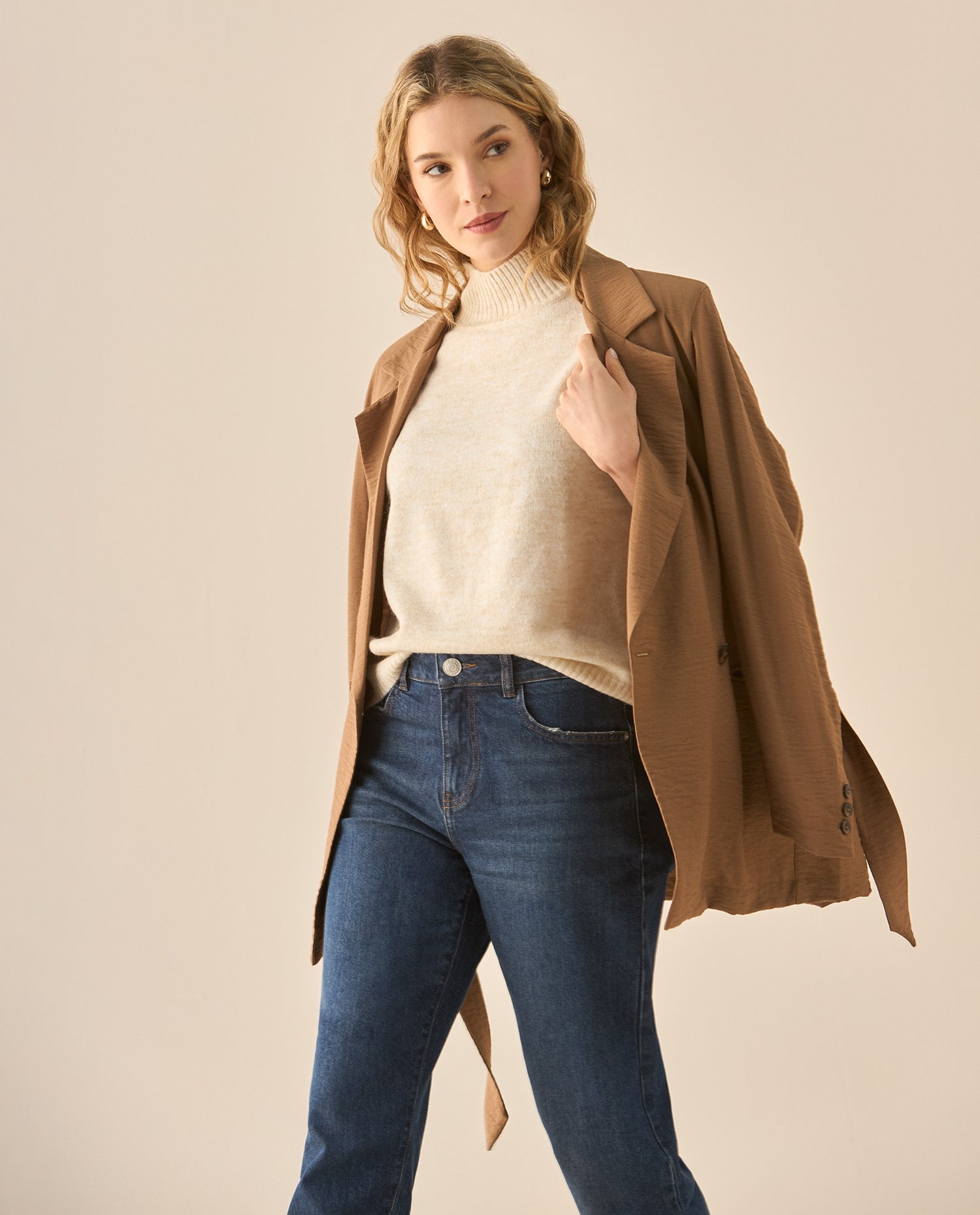 Buzo de cuello alto y textura suave para mujer  - Beige