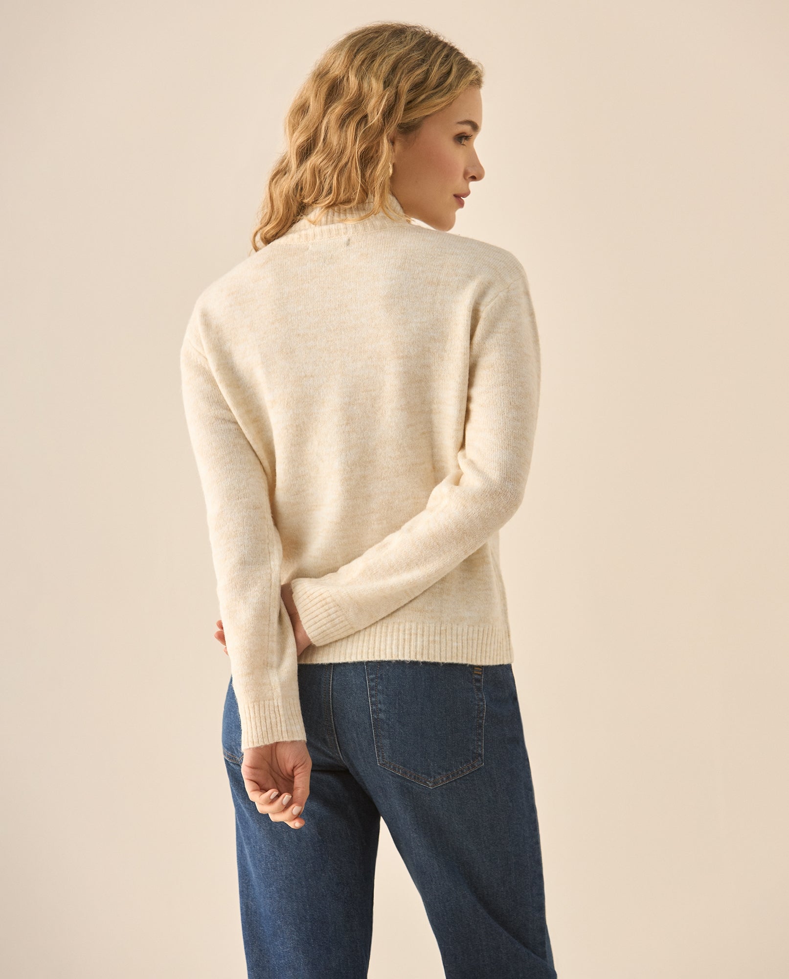 Buzo de cuello alto y textura suave para mujer  - Beige 34_463G220_BEI120813_4