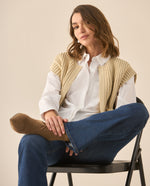 Chaleco tejido con bolsillos de frente para mujer  - Beige