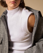 Camisa Tejida Cuello Alto Sin Mangas - Crudo