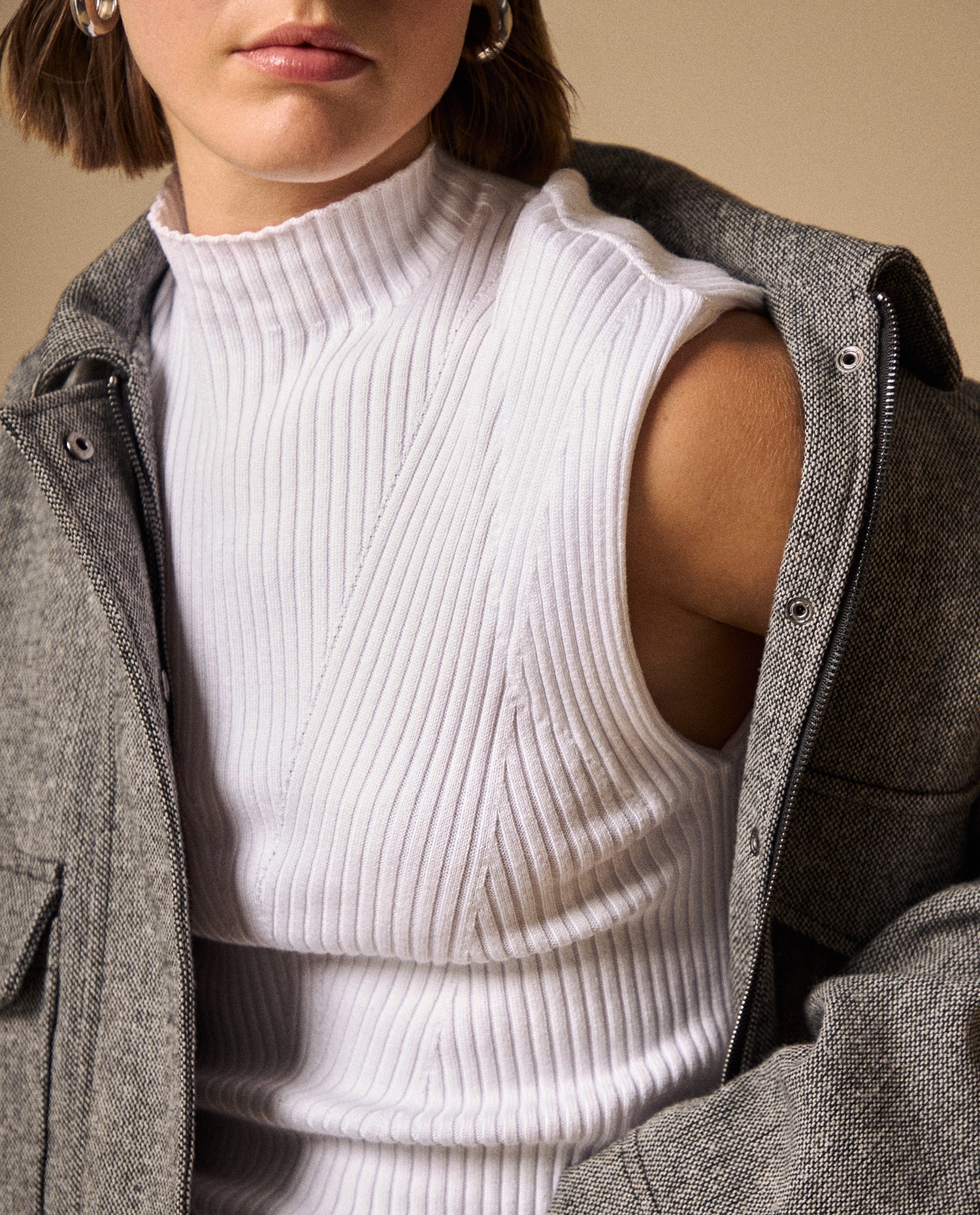 Camisa Tejida Cuello Alto Sin Mangas - Crudo