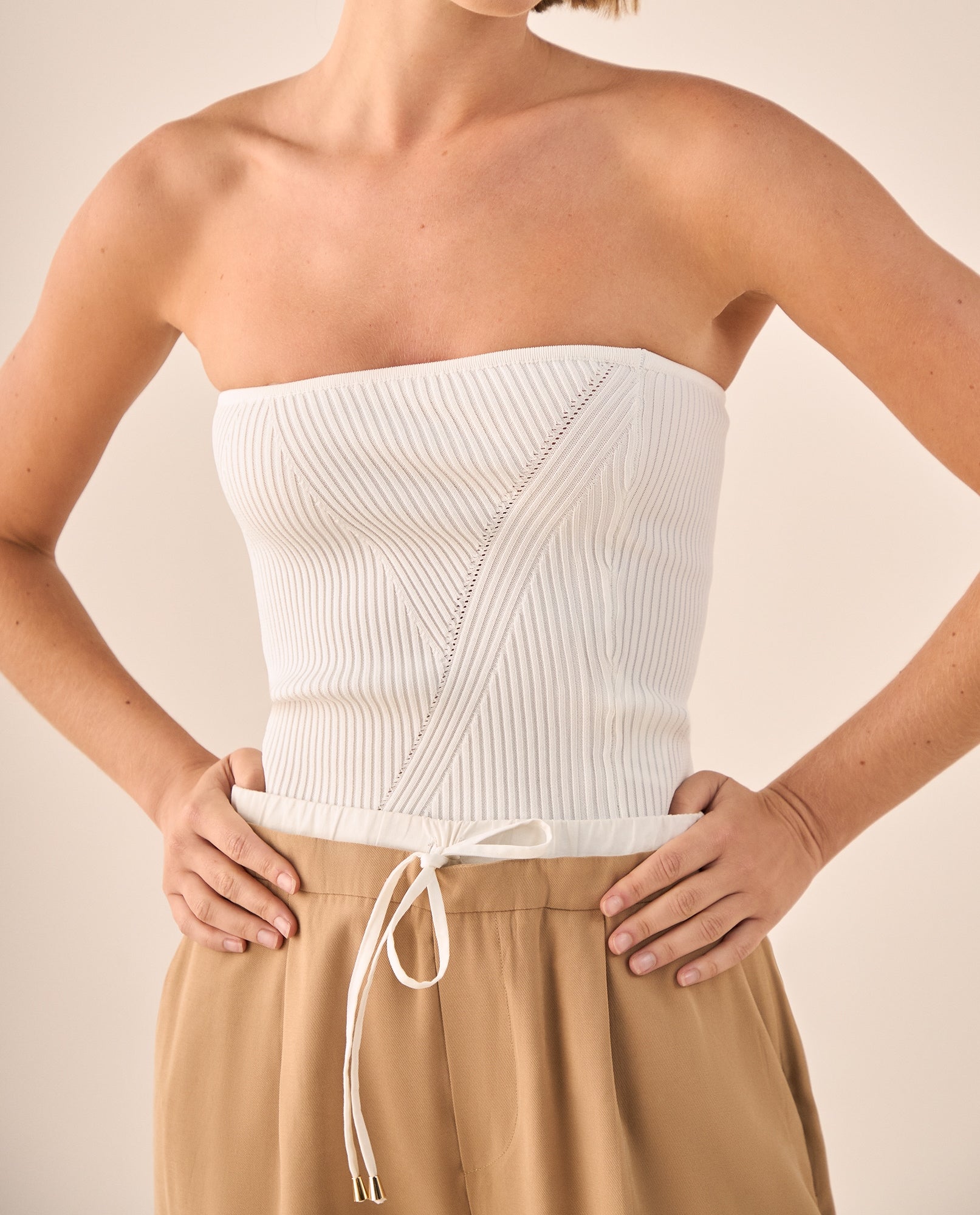 Top Strapless Acanalado con Detalle Diagonal - Blanco 34_469G206_BLA120601_0
