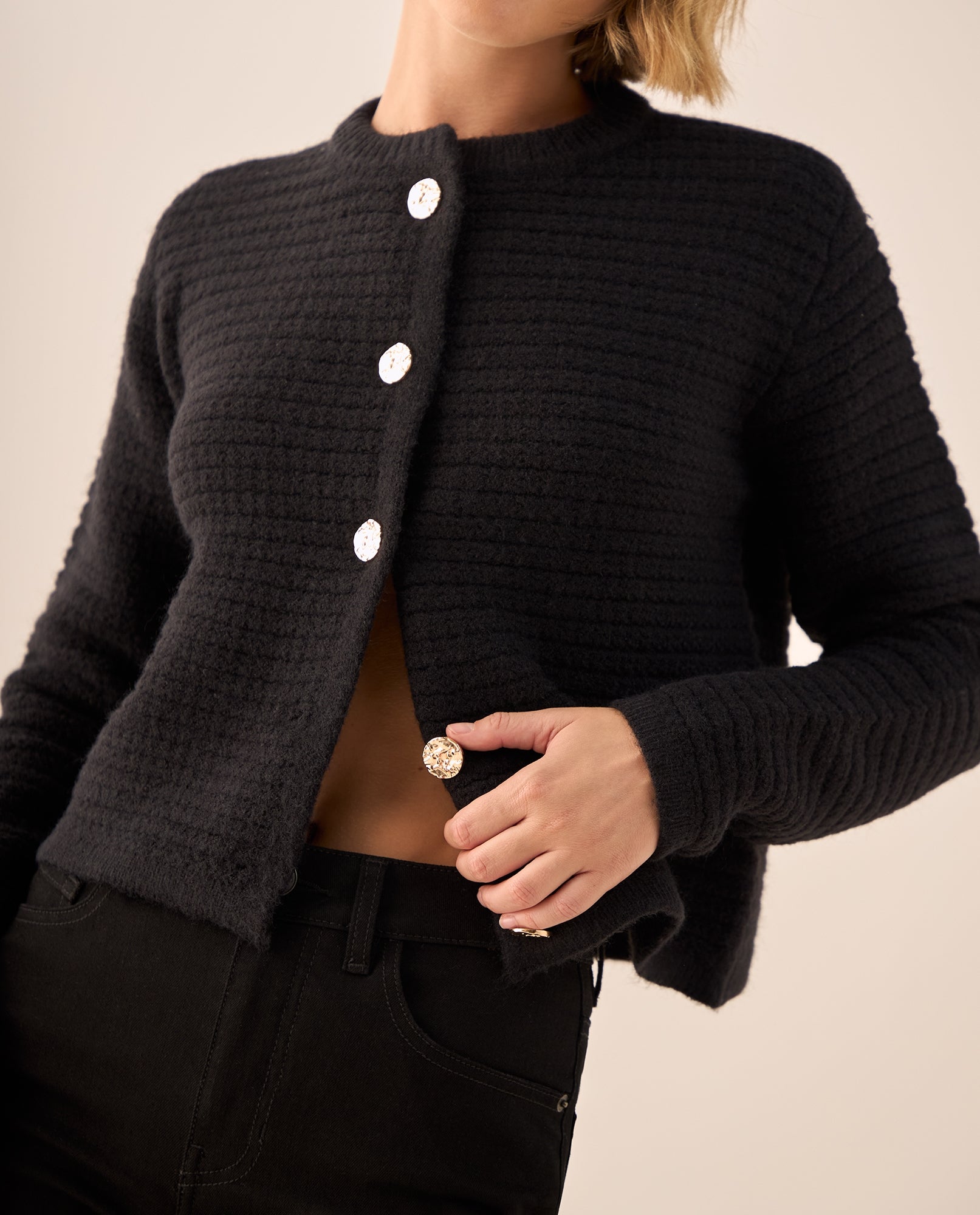 Cardigan con Textura Acanalada y Botones - Negro 34_469G216_NEG190303_5