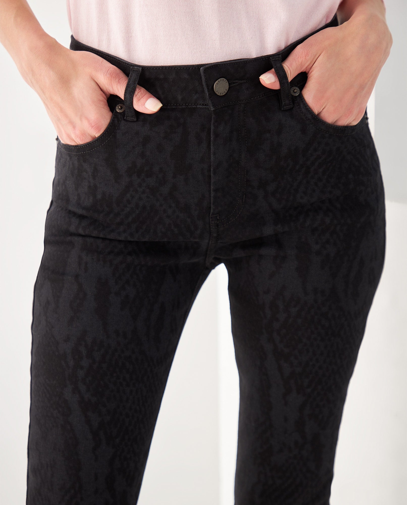 Jean Boot cut cinco bolsillos para mujer - Negro 34_472F004_NEG193909_5