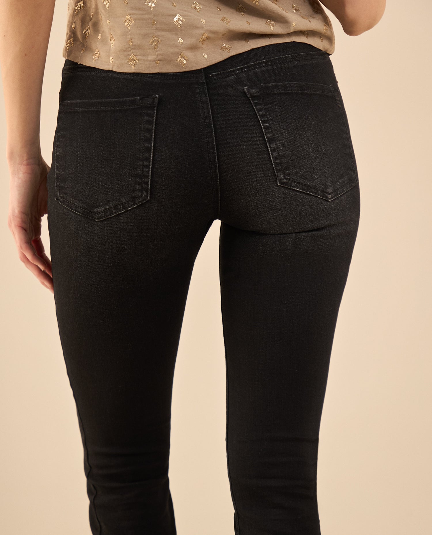 Jean Slim en black denim para mujer - Negro
