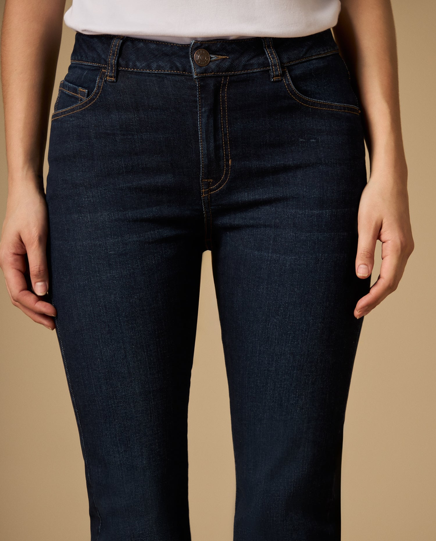 Jean flare tiro medio con apertura amplia tipo campana - Azul