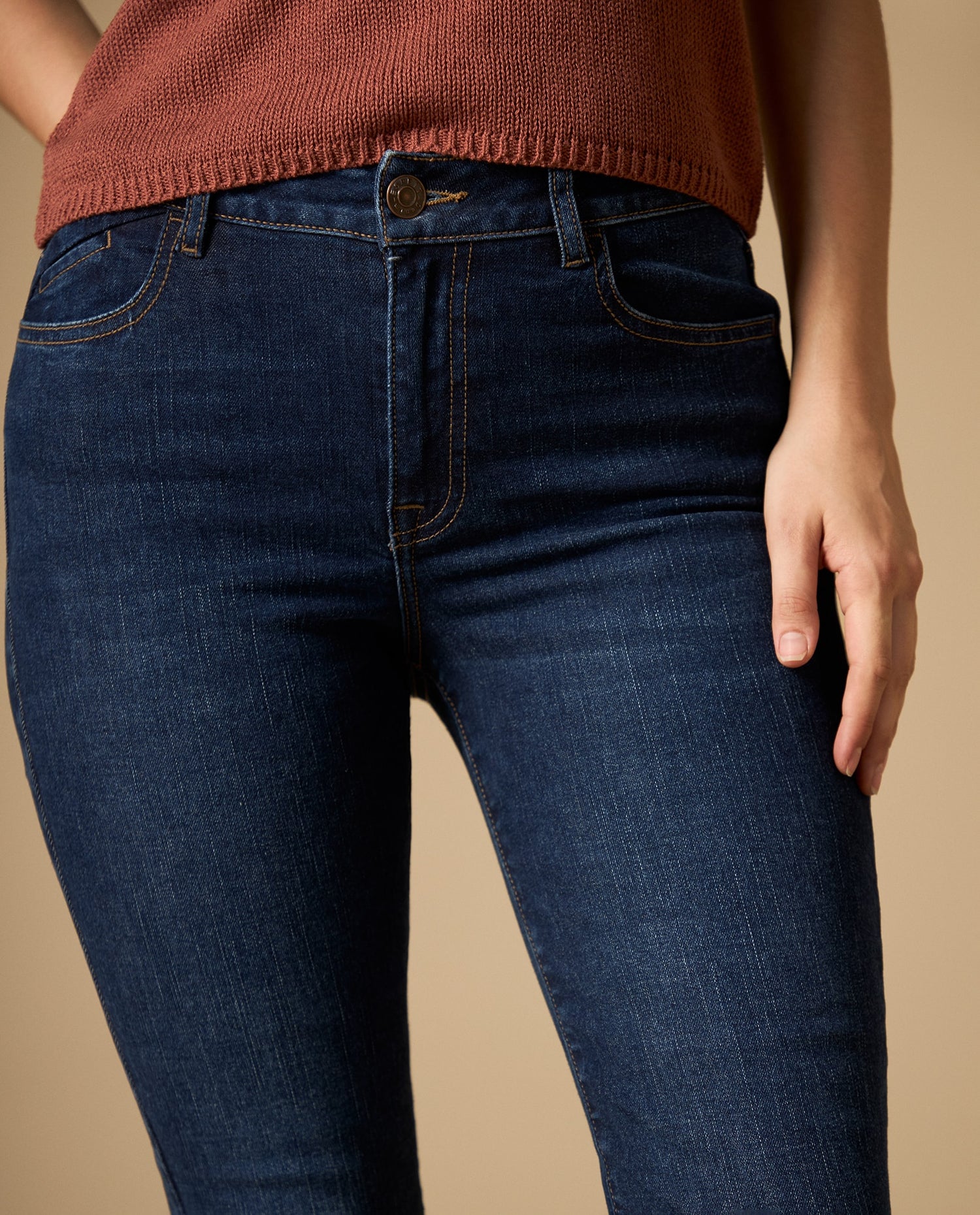 Jean flare con cinturón tiro medio - Azul