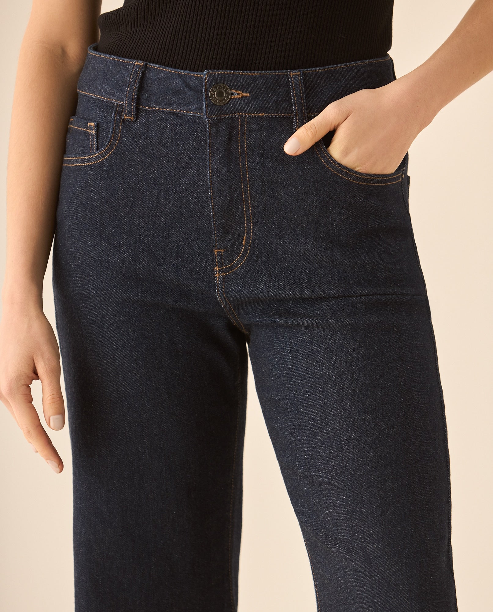 Jean Straight tono oscuro para mujer  - Azul 34_473G000_AZU193933_4