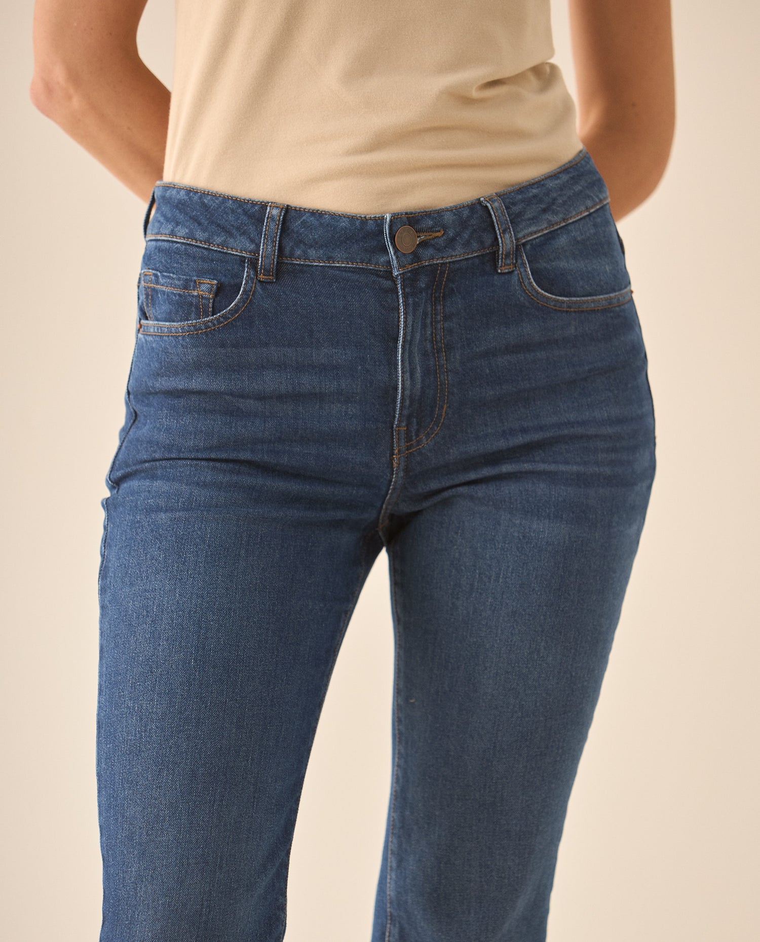 Jean Boot cut tono medio oscuro para mujer - Azul
