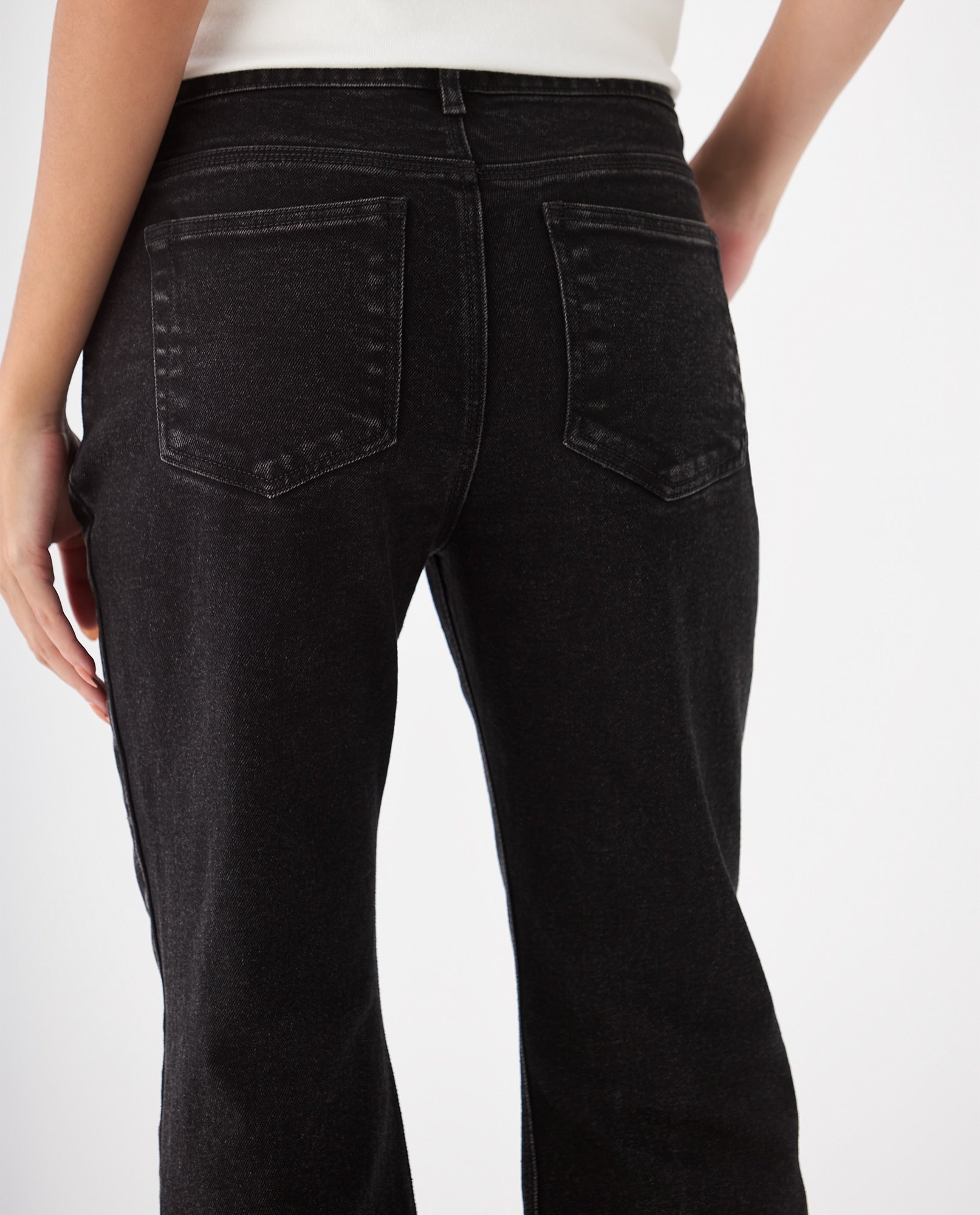 Jean Bootcut black denim para mujer - Negro 34_479F009_NEG193909_6