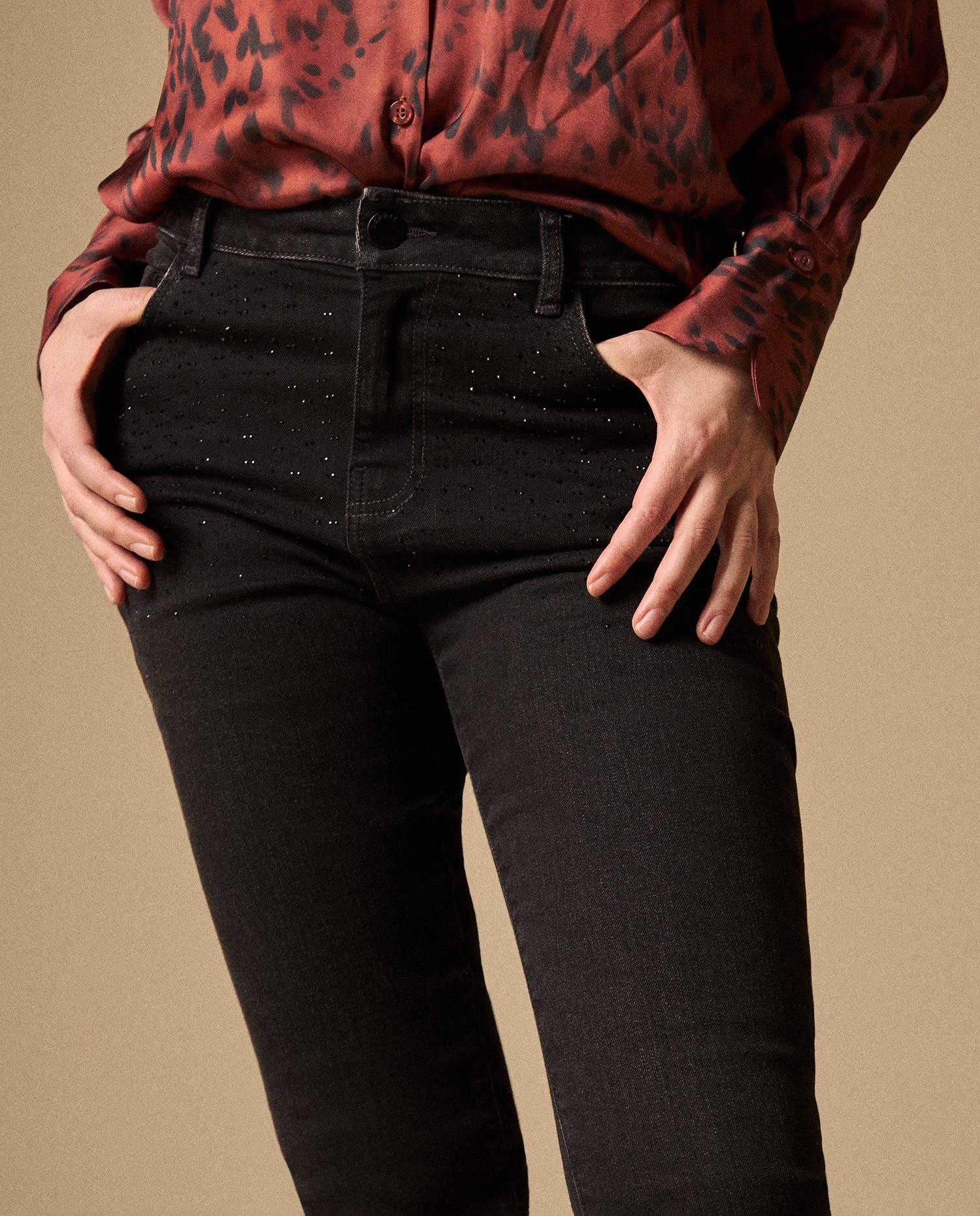 Jean Slim Negro con Detalles Brillantes - Negro