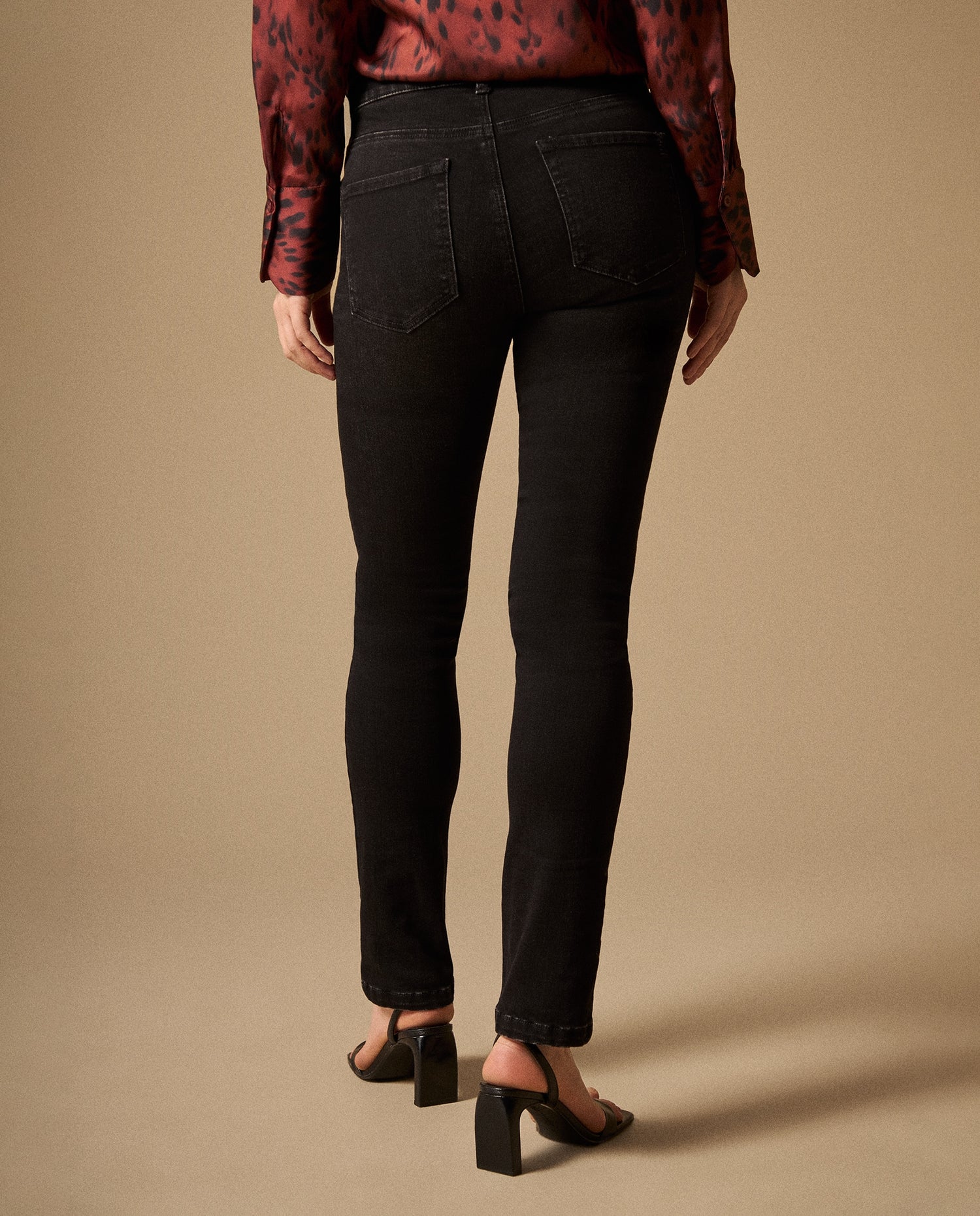 Jean Slim Negro con Detalles Brillantes - Negro