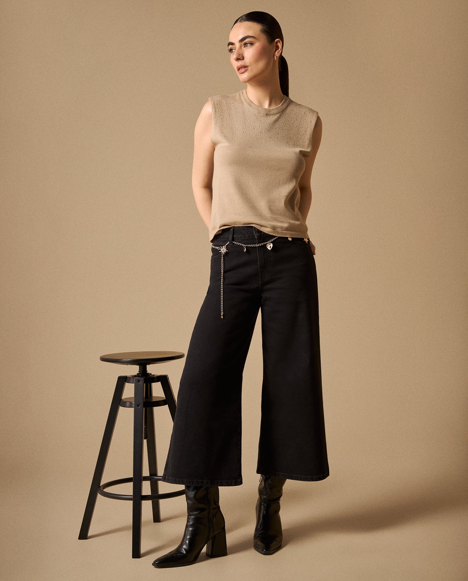 Jean Culotte Negro con Cadena Decorativa - Negro
