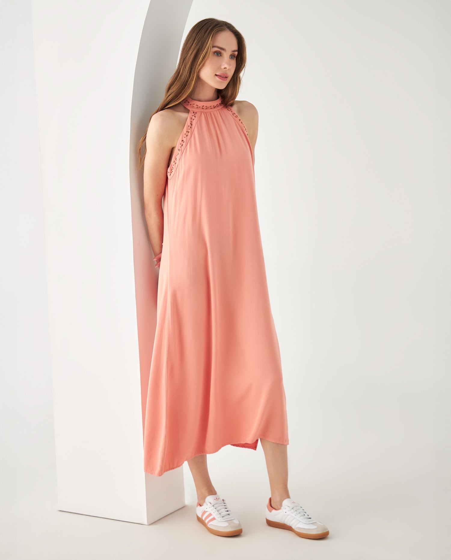Vestido con apliques decorativos para mujer - Rosa