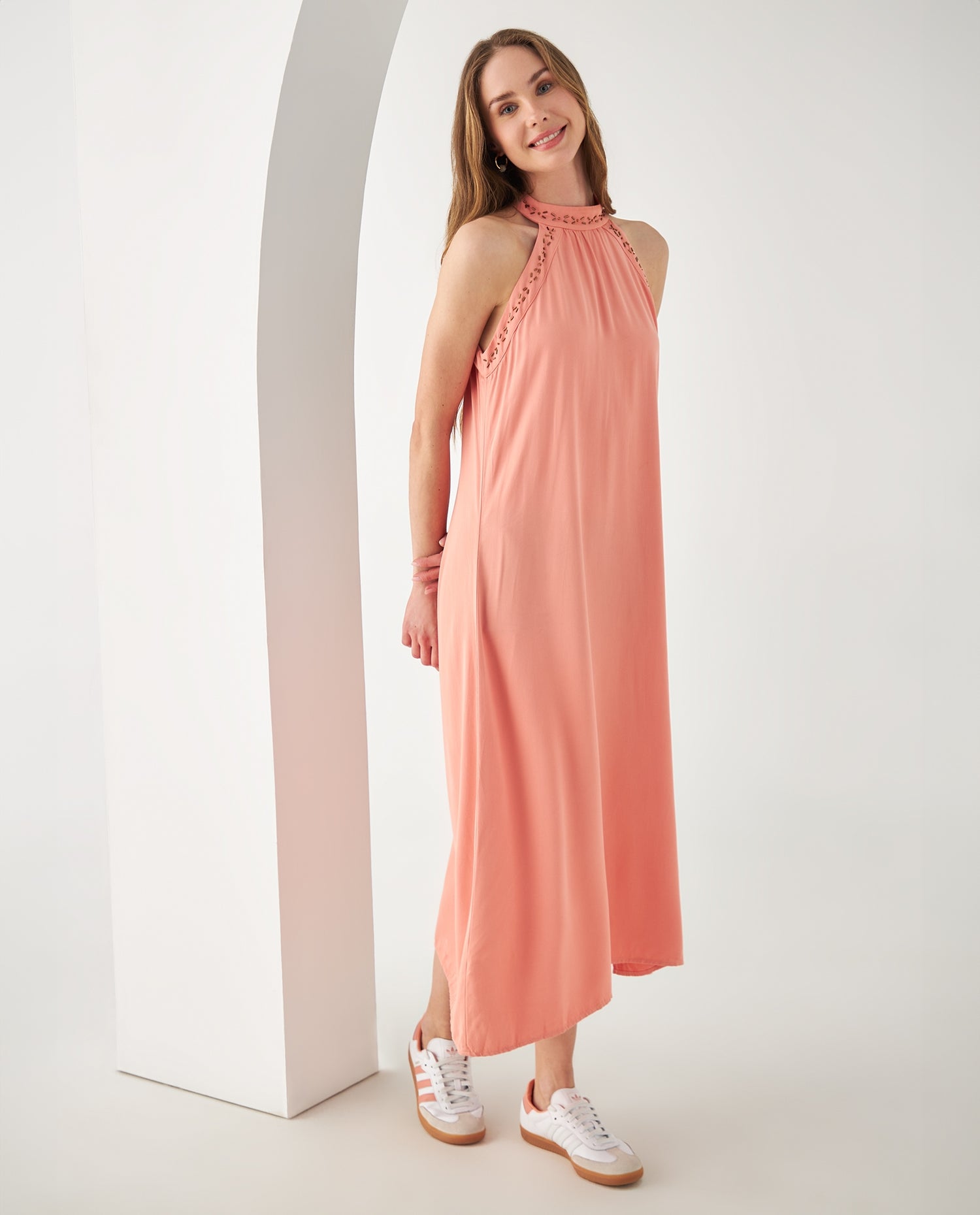 Vestido con apliques decorativos para mujer - Rosa