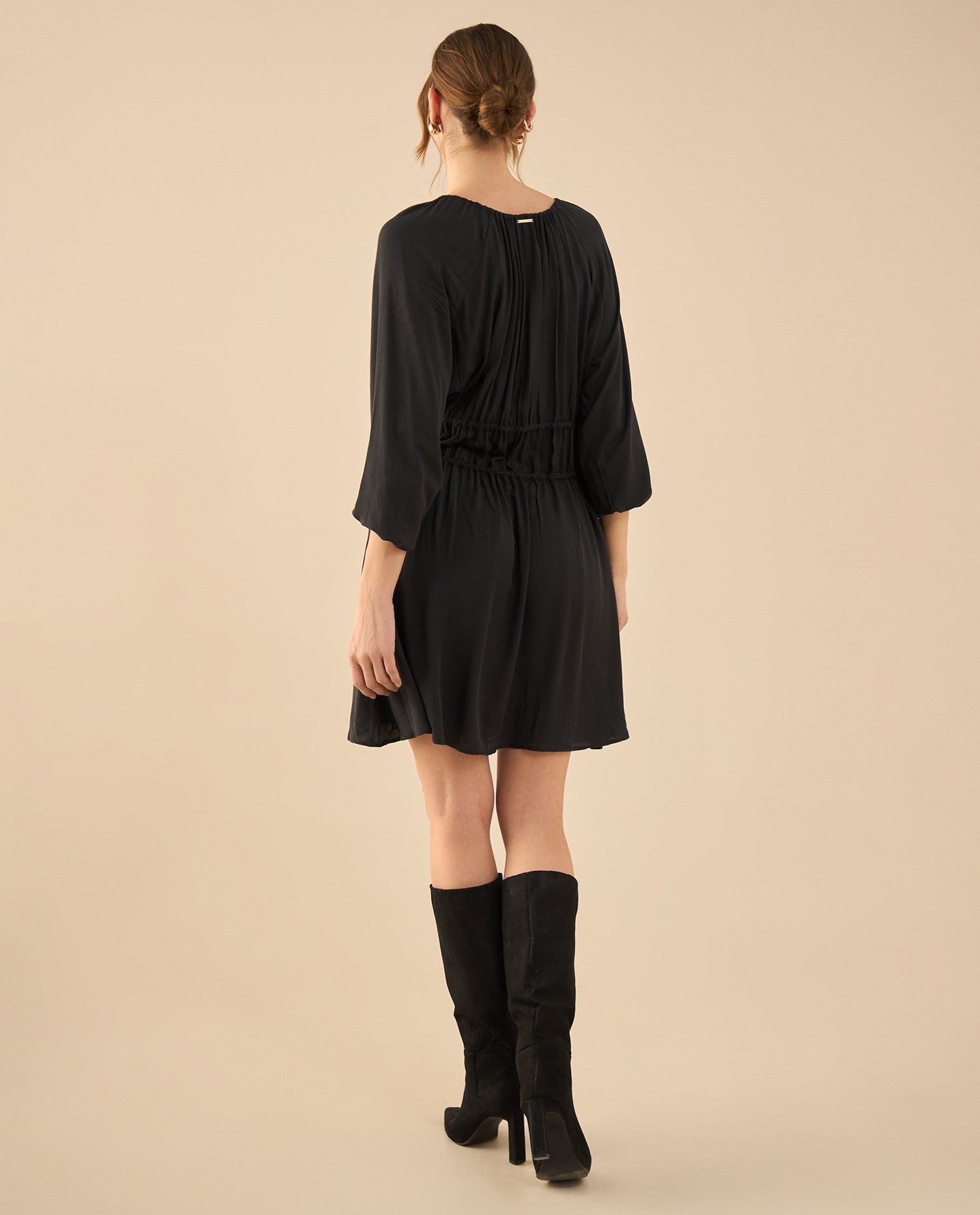 Vestido corto de tela fluida para mujer - Negro