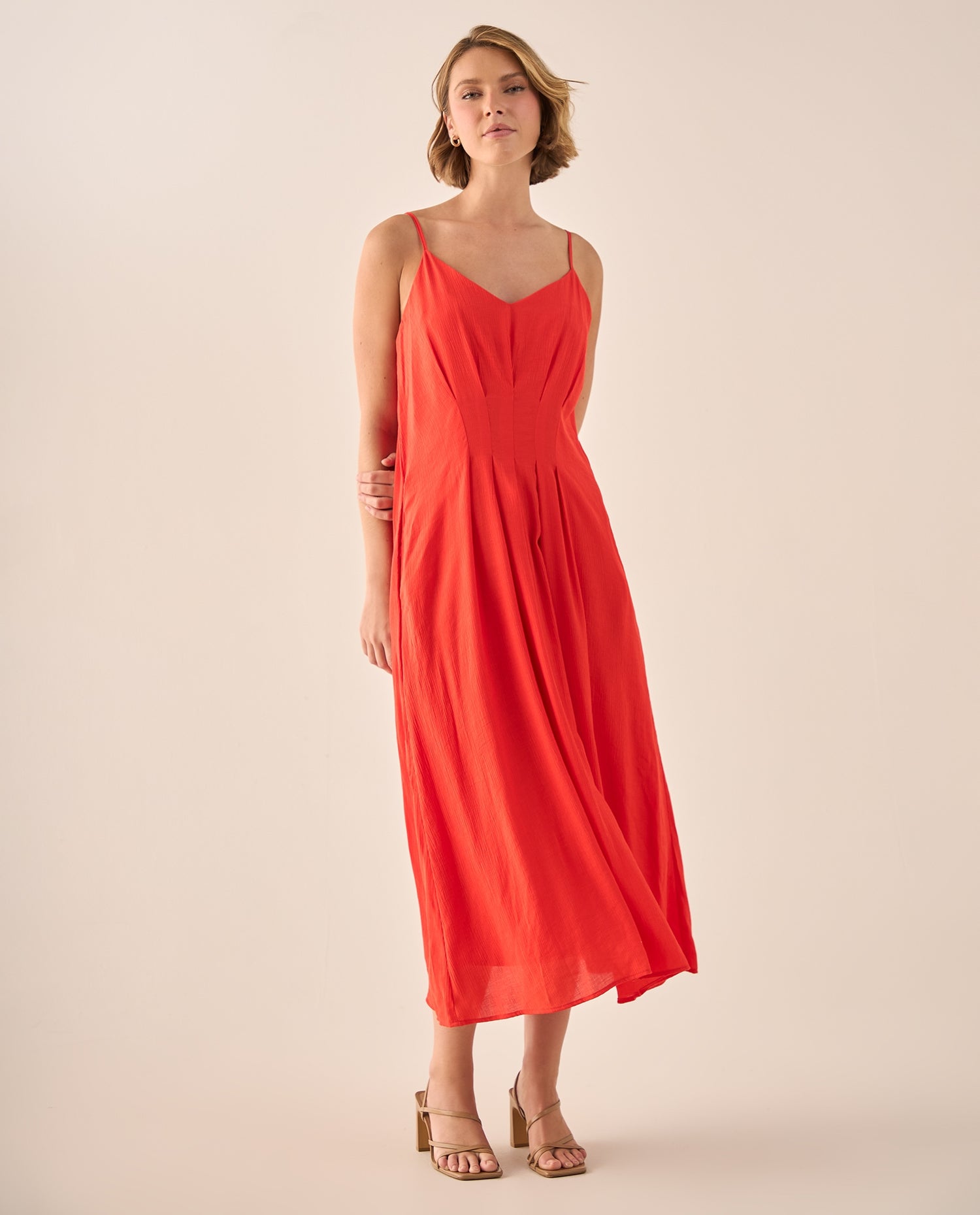 Vestido Midi Rojo con Pliegues Estructurados - Rojo