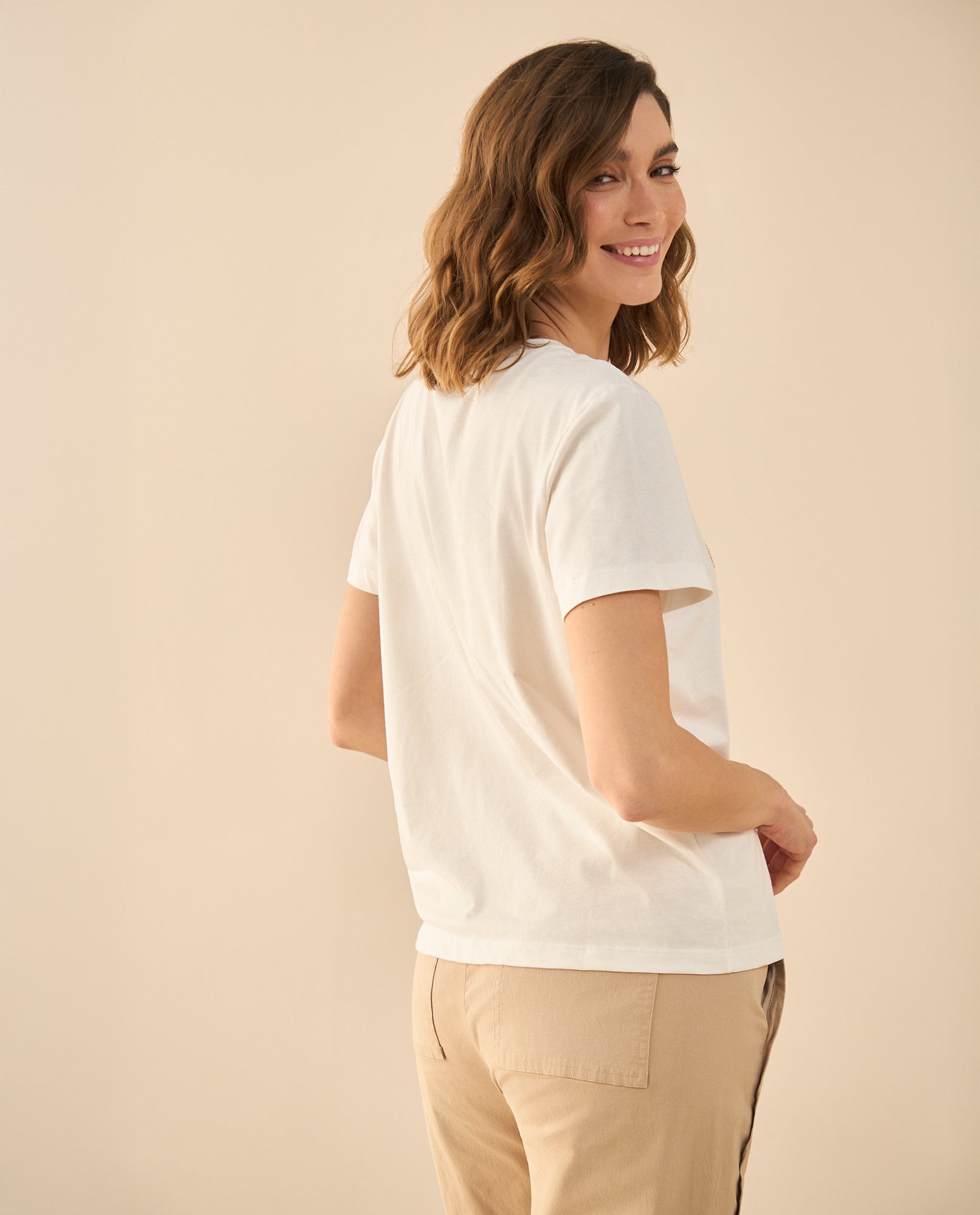 Camiseta con detalle bordado en frente para mujer - Crudo 34_601G104_CRU110103_4