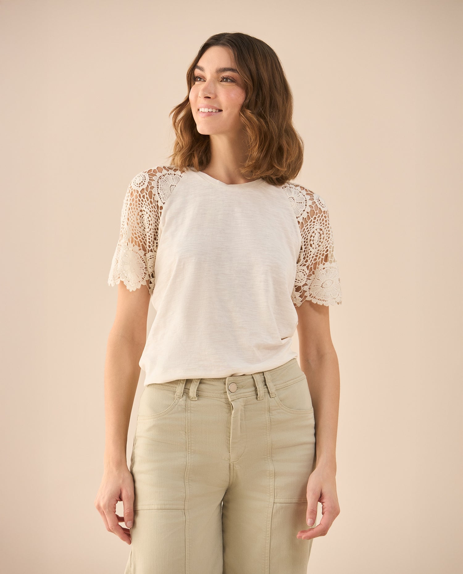 Camiseta con detalles desagujados para mujer - Beige