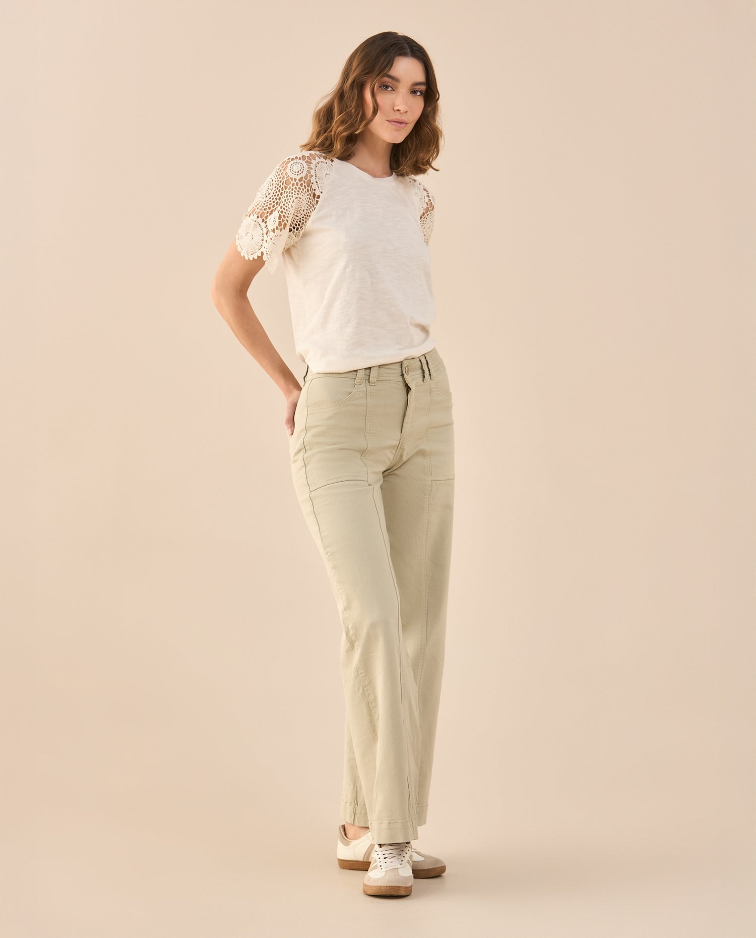 Camiseta con detalles desagujados para mujer - Beige