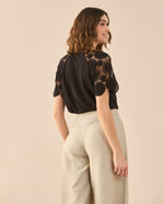 Camiseta con detalles desagujados para mujer - Negro