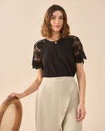 Camiseta con detalles desagujados para mujer - Negro