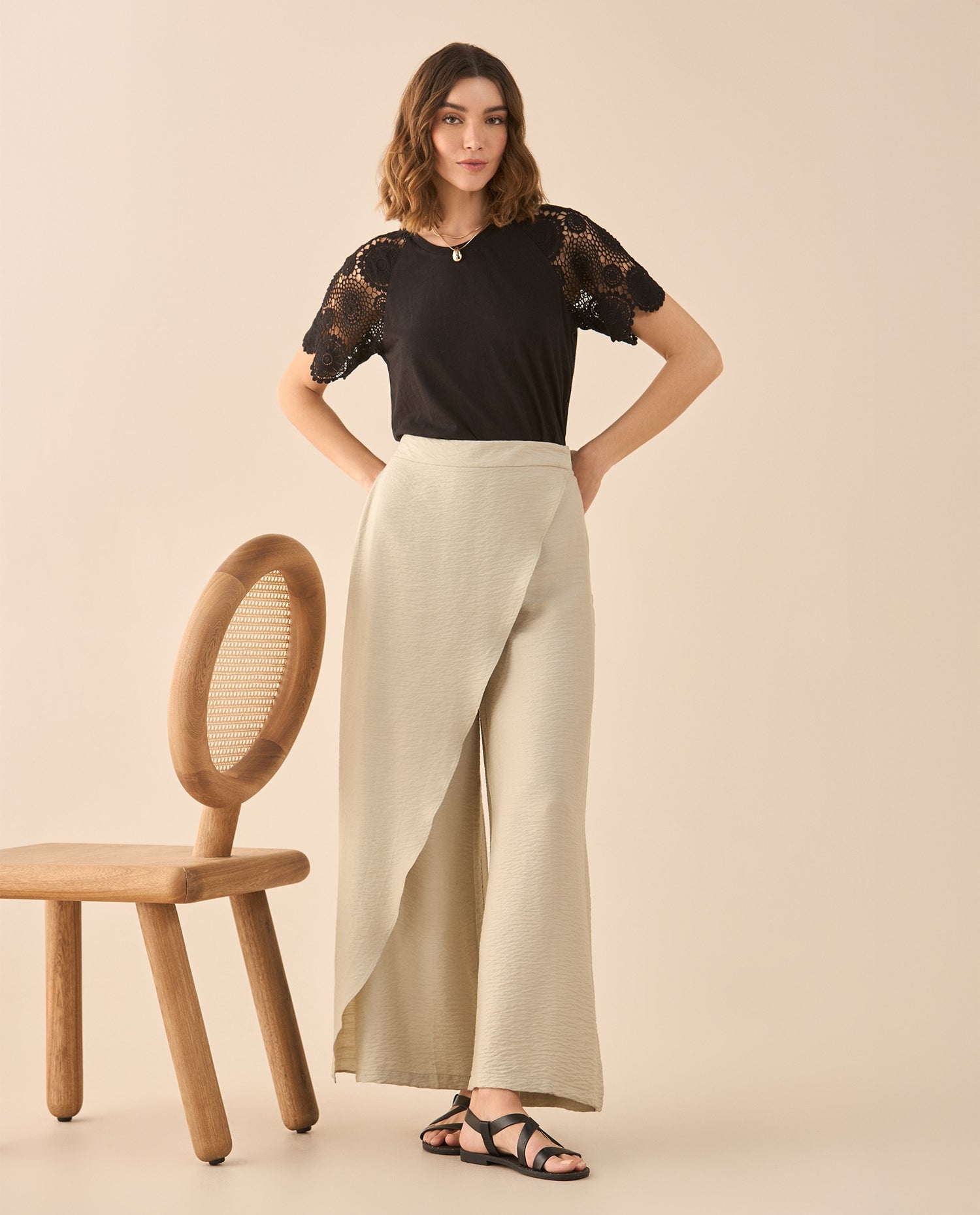 Camiseta con detalles desagujados para mujer - Negro