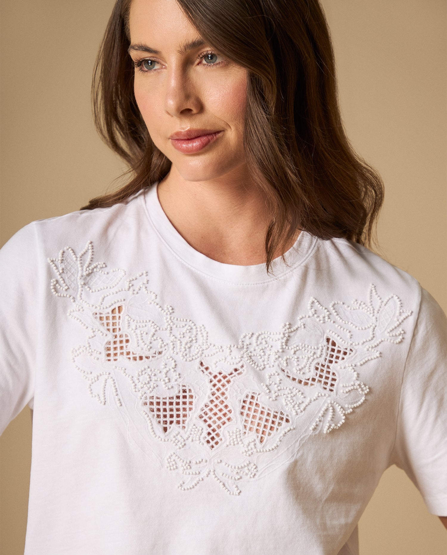 Camiseta manga corta con bordado en pecho - Blanco