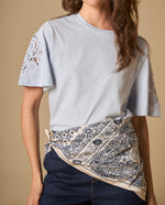 Camiseta manga corta con bordado en mangas - Azul