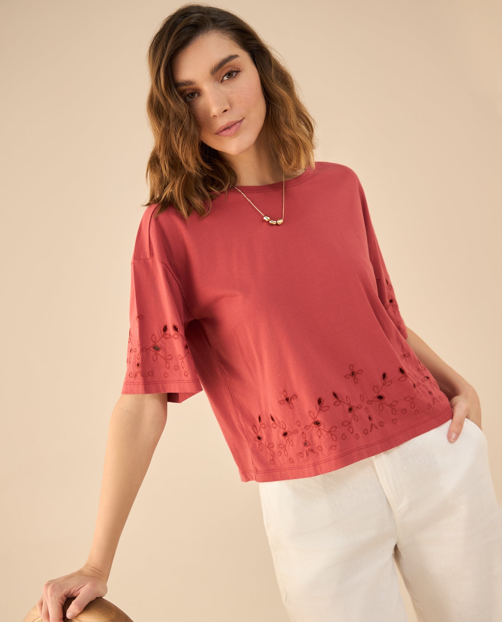 Camiseta con detalles desagujados para mujer - Rojo 34_602G001_ROJ171537_0