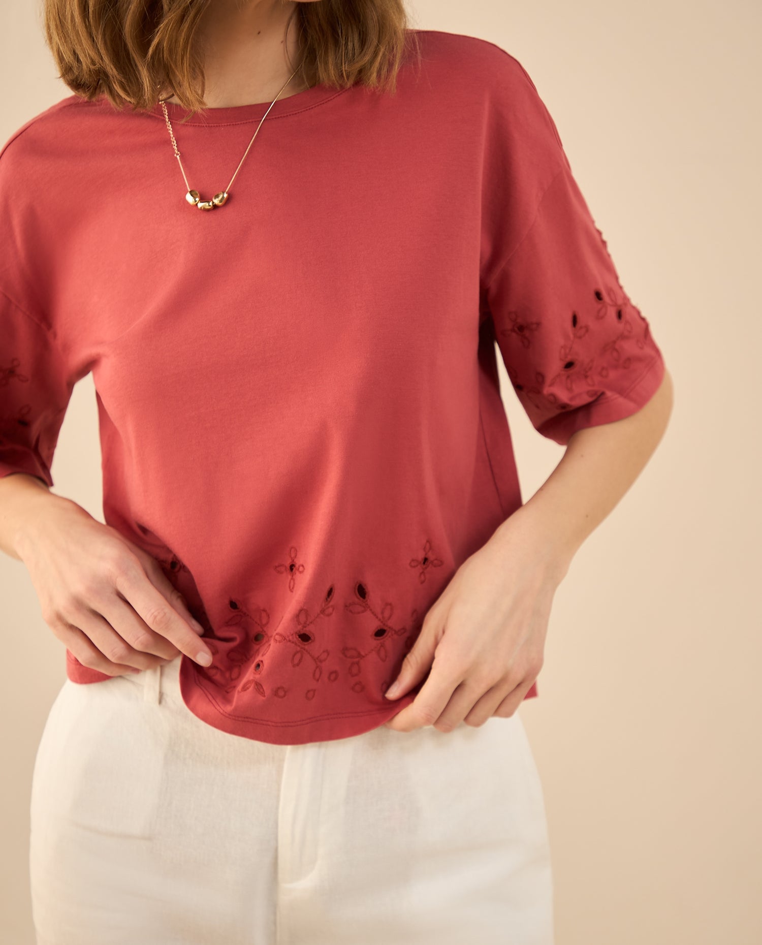 Camiseta con detalles desagujados para mujer - Rojo