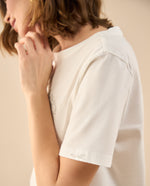 Camiseta estampada con apliques para mujer - Blanco