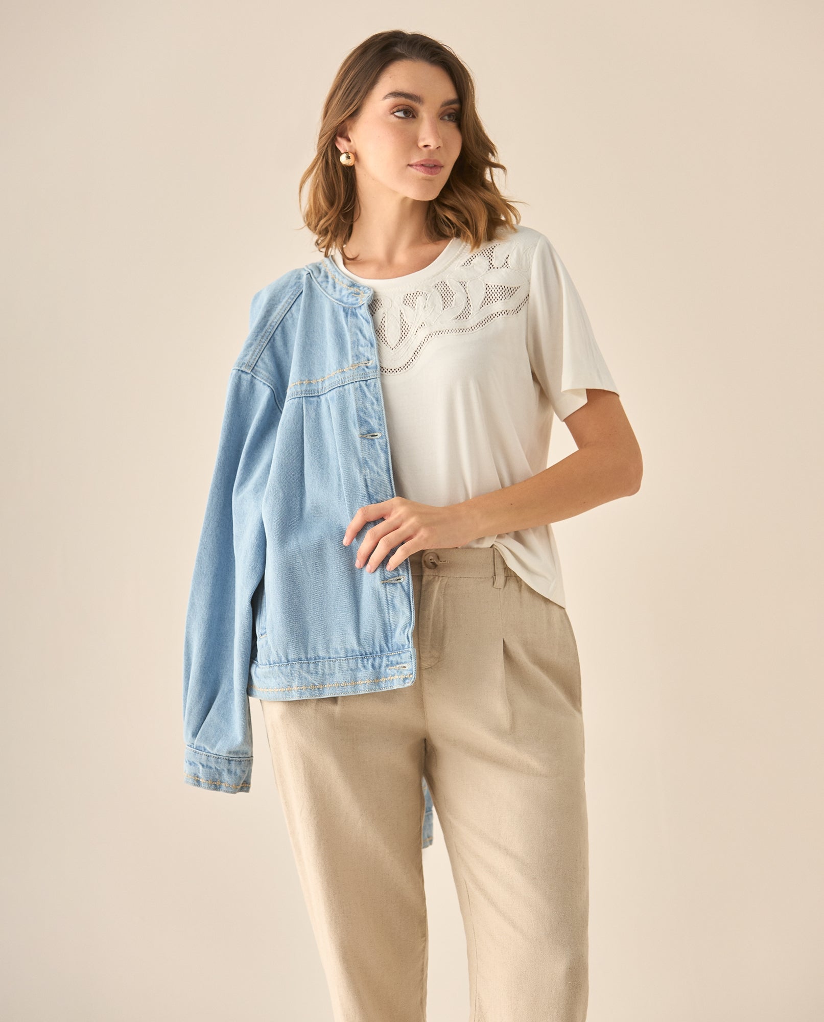 Camiseta con detalles desagujados y bordados en frente para mujer - Crudo 34_602G200_CRU110110_5