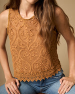 Camiseta manga sisa con tejido bordado y detalle en el borde - Café