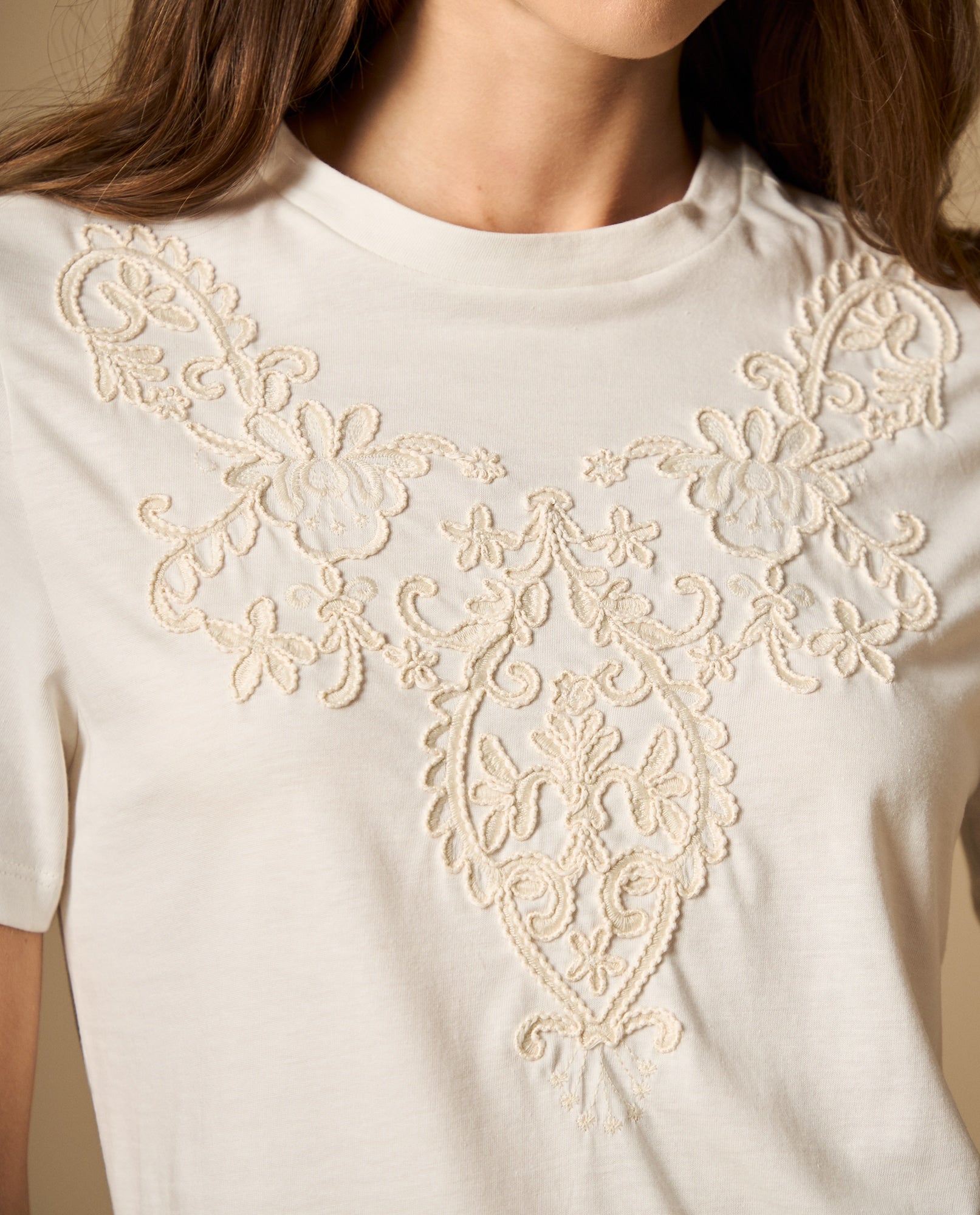 Camiseta manga corta con bordado floral - Blanco 34_602H006_BLA114202_3