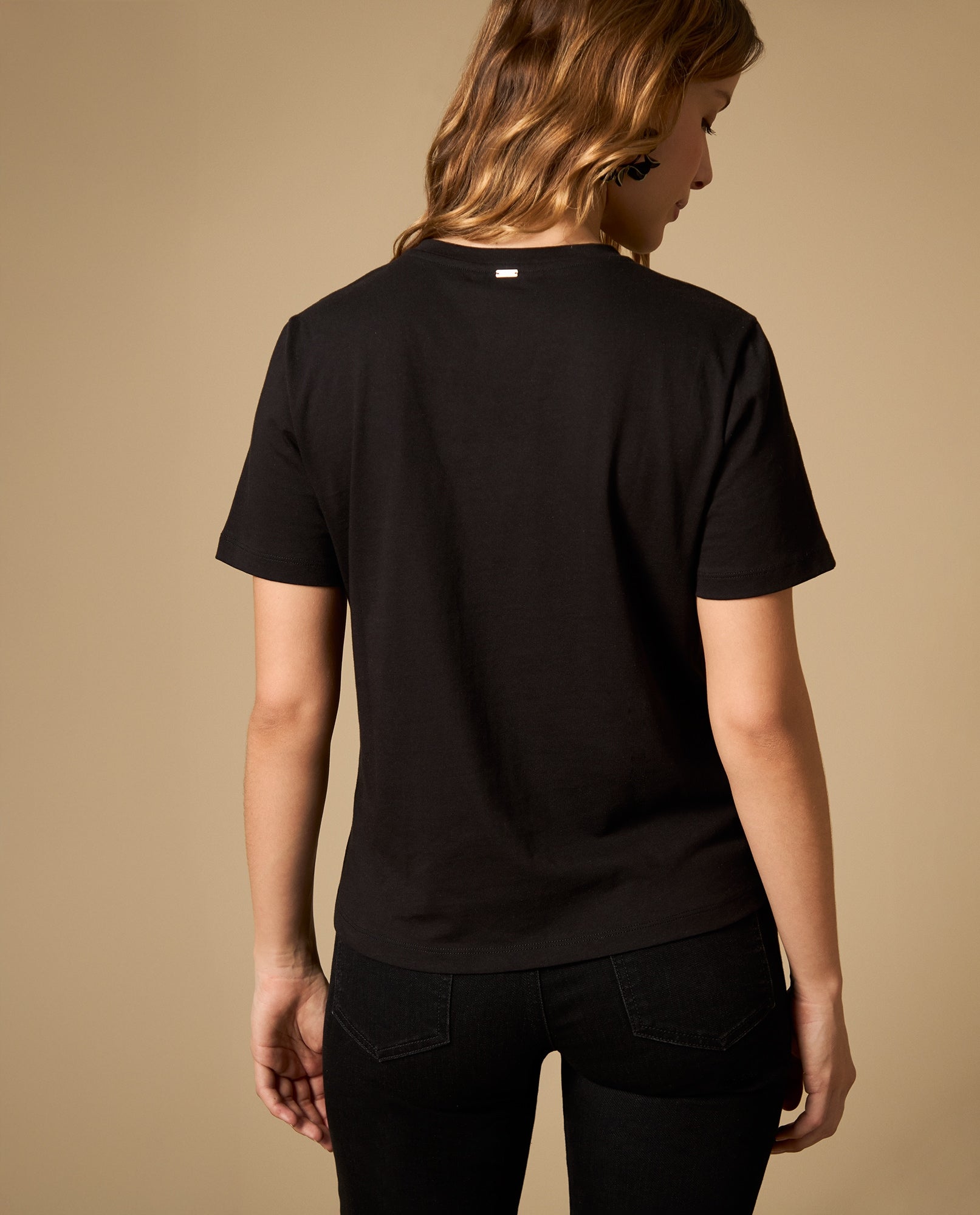 Camiseta manga corta con bordado floral - Negro 34_602H023_NEG190303_5