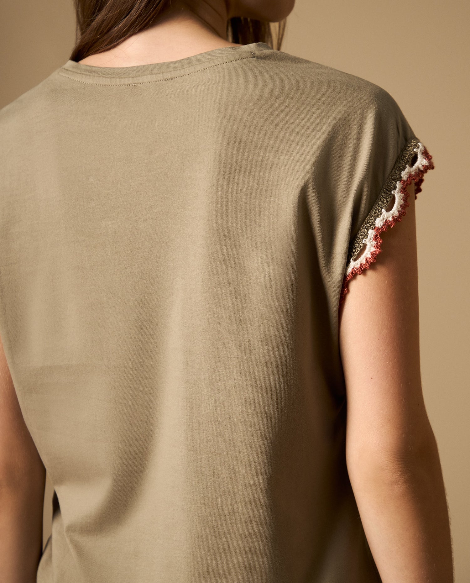 Camiseta manga corta con detalle tejido en bordes - Verde