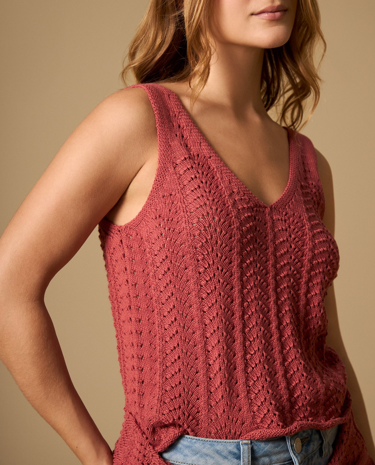 Camiseta cuello V en punto con textura - Rojo