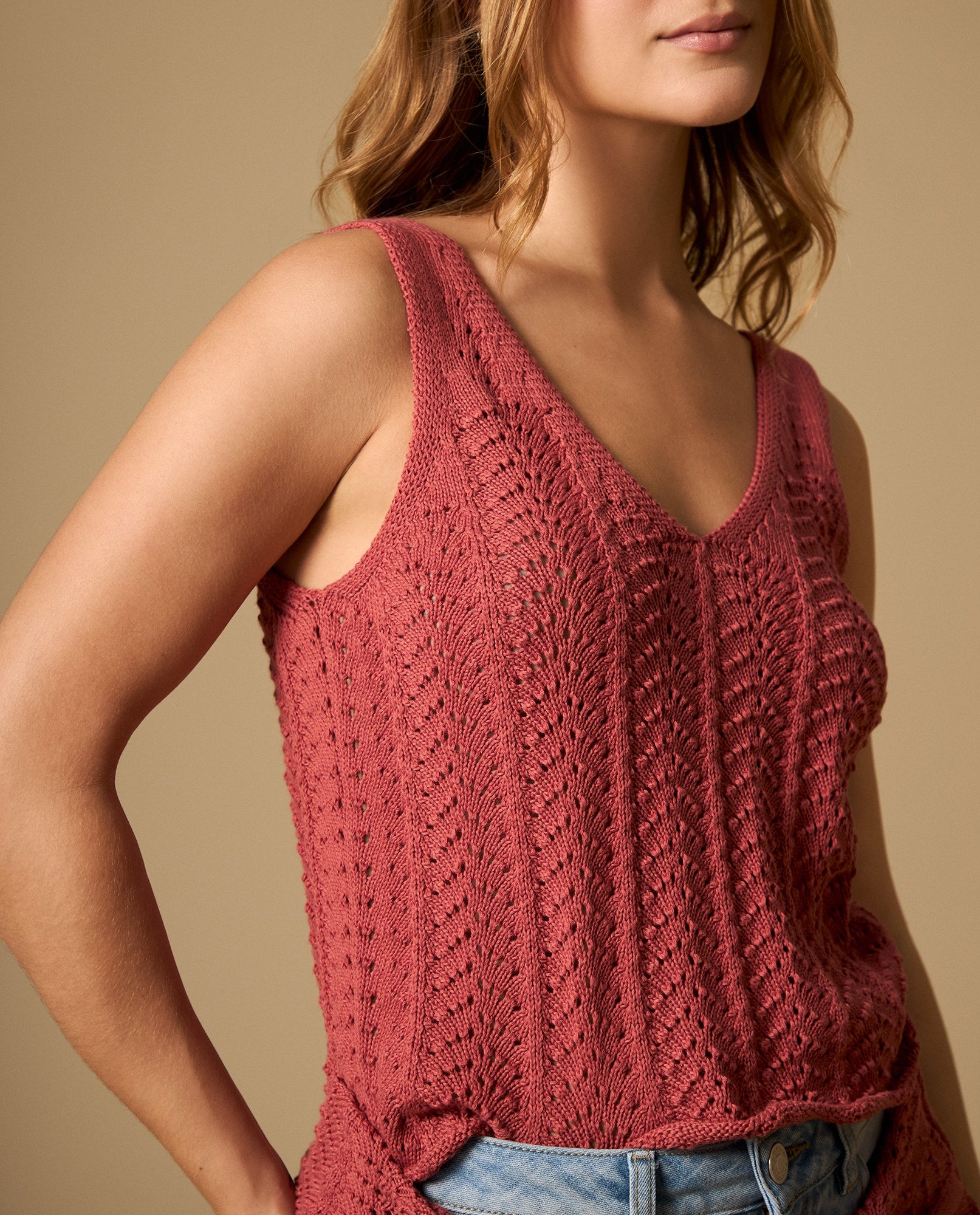 Camiseta cuello V en punto con textura - Rojo 34_602H209_ROJ181438_3