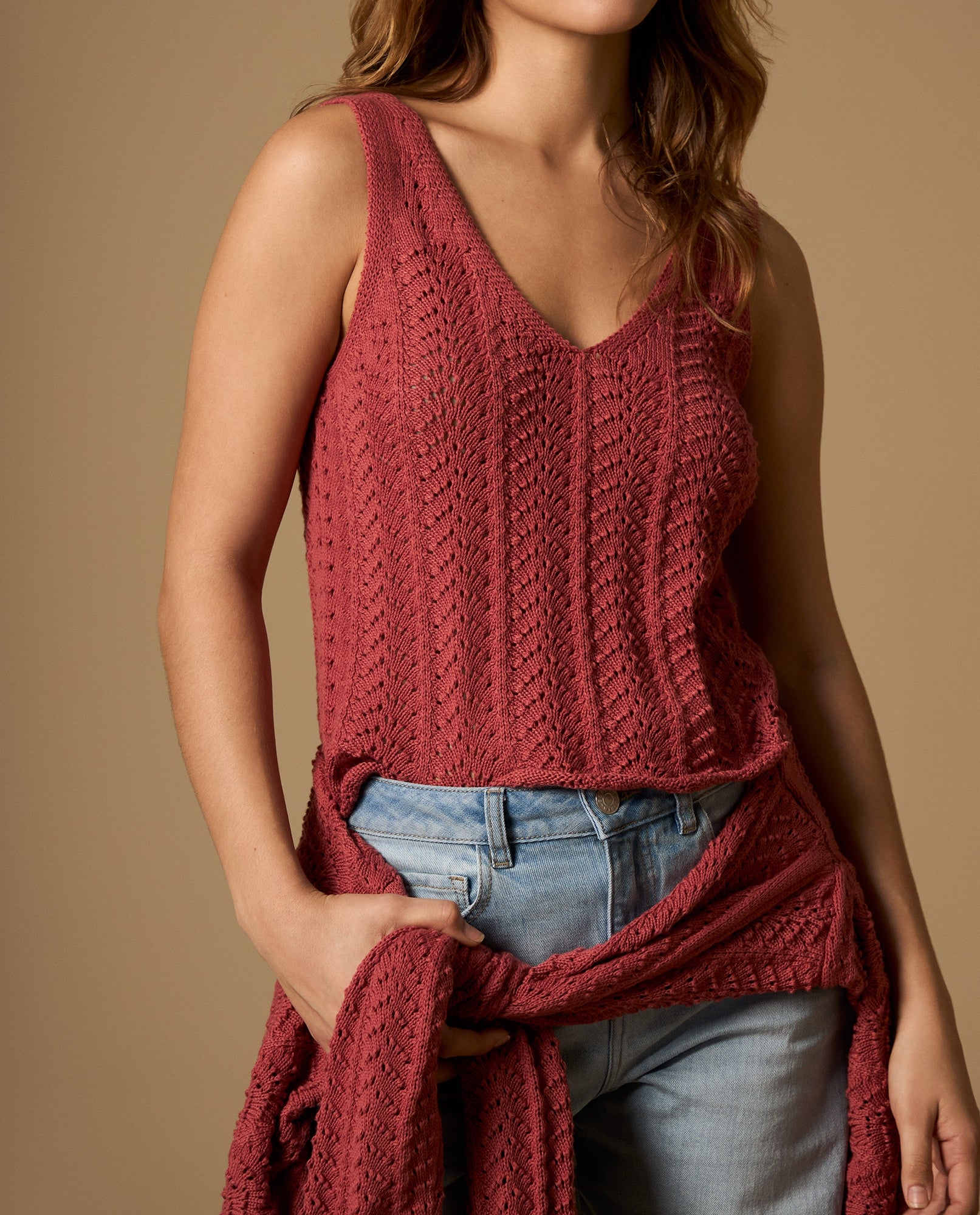 Camiseta cuello V en punto con textura - Rojo 34_602H209_ROJ181438_5