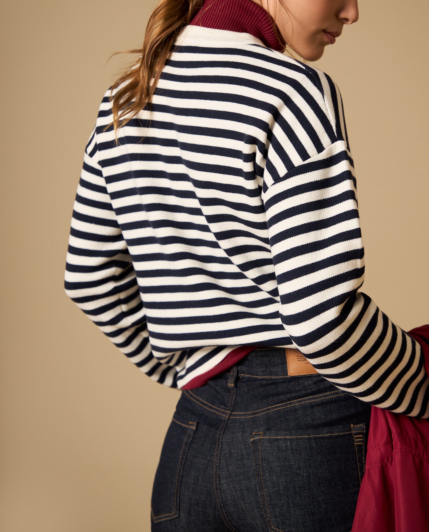 Camiseta manga larga a rayas con lettering bordado - Crudo