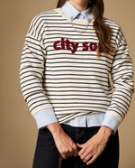 Camiseta de rayas con bordado en el pecho - Crudo