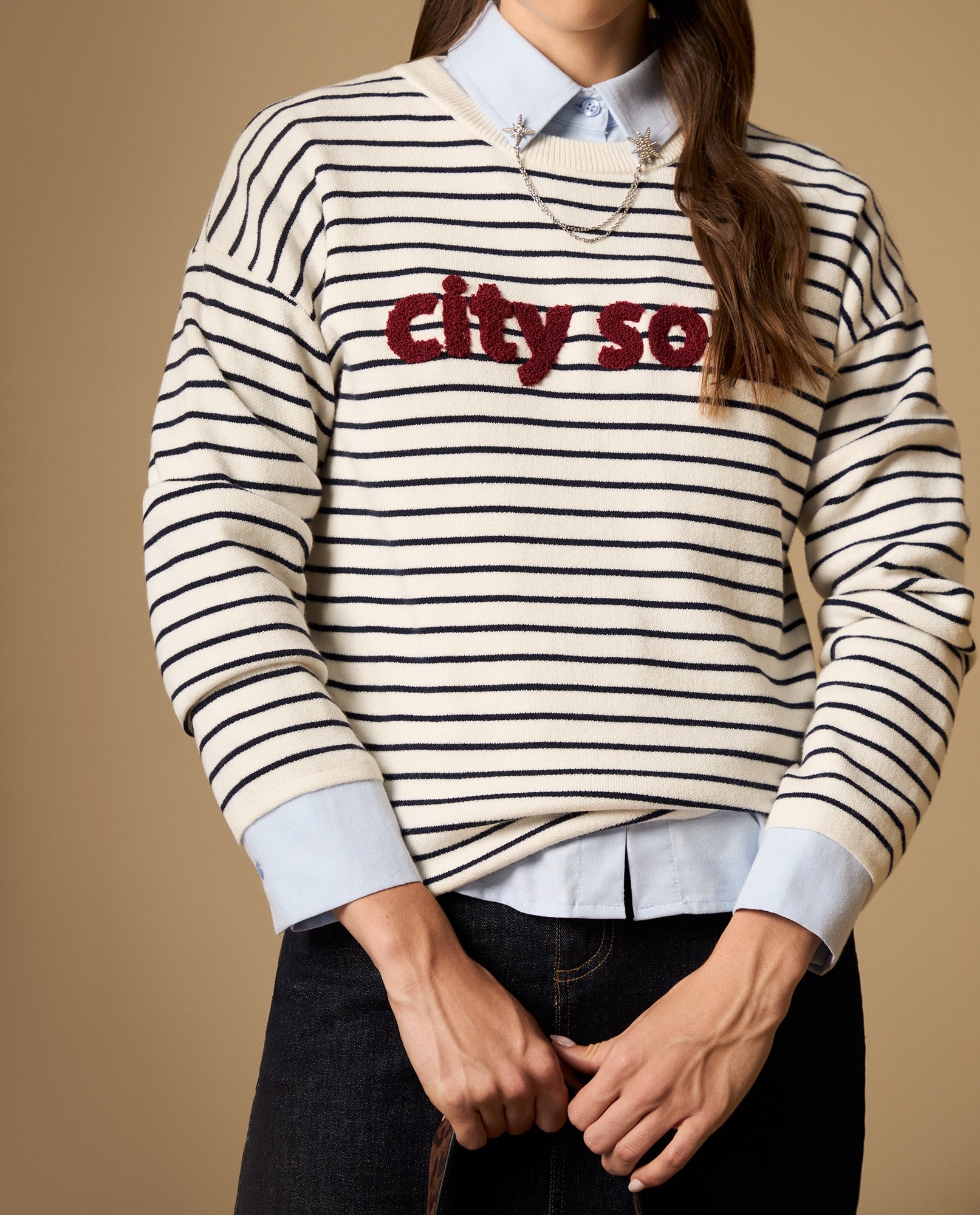 Camiseta de rayas con bordado en el pecho - Crudo 34_602H218_CRU114201_0