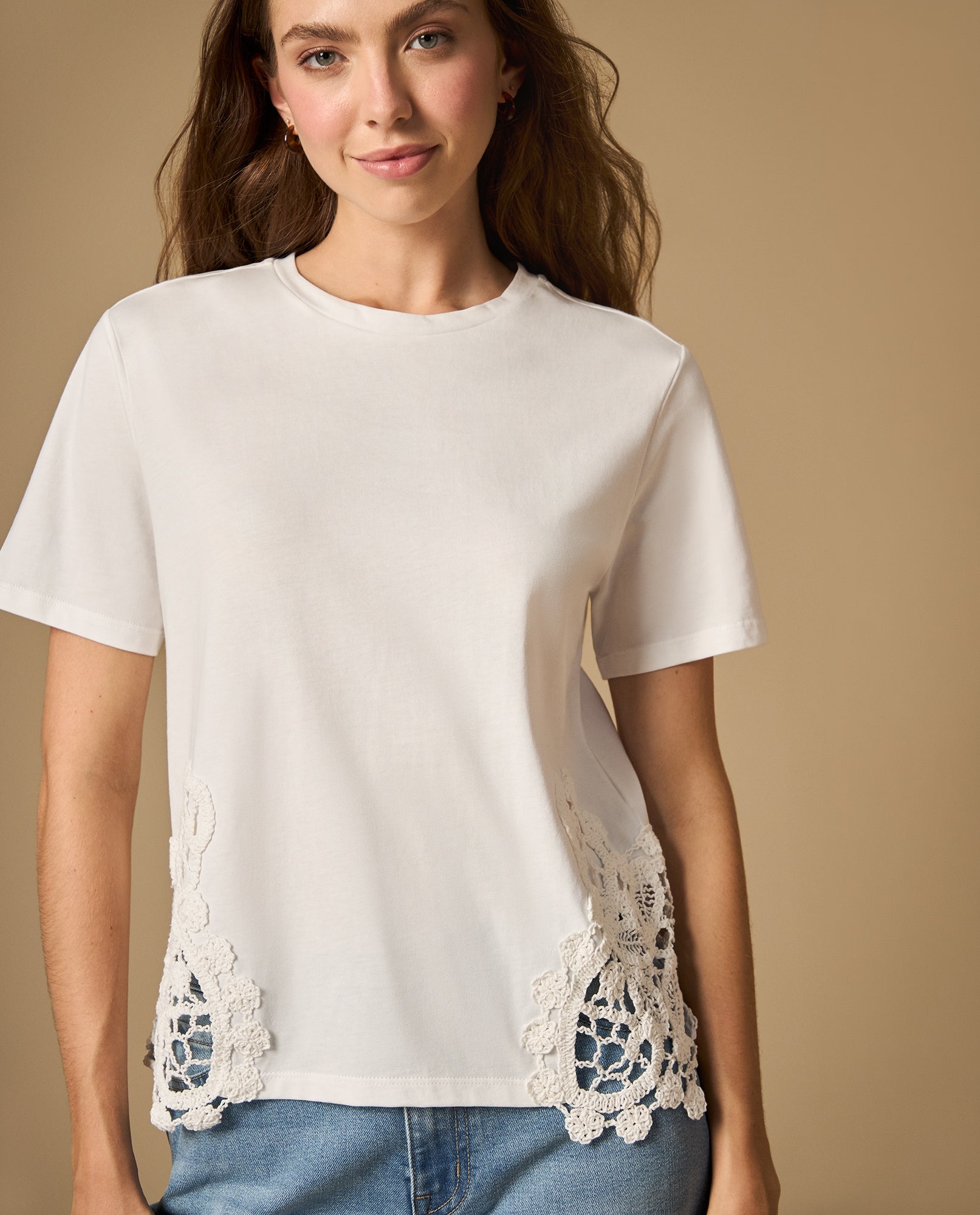 Camiseta cuello redondo con detalle de tejido floral - Blanco 34_602H223_BLA114202_3