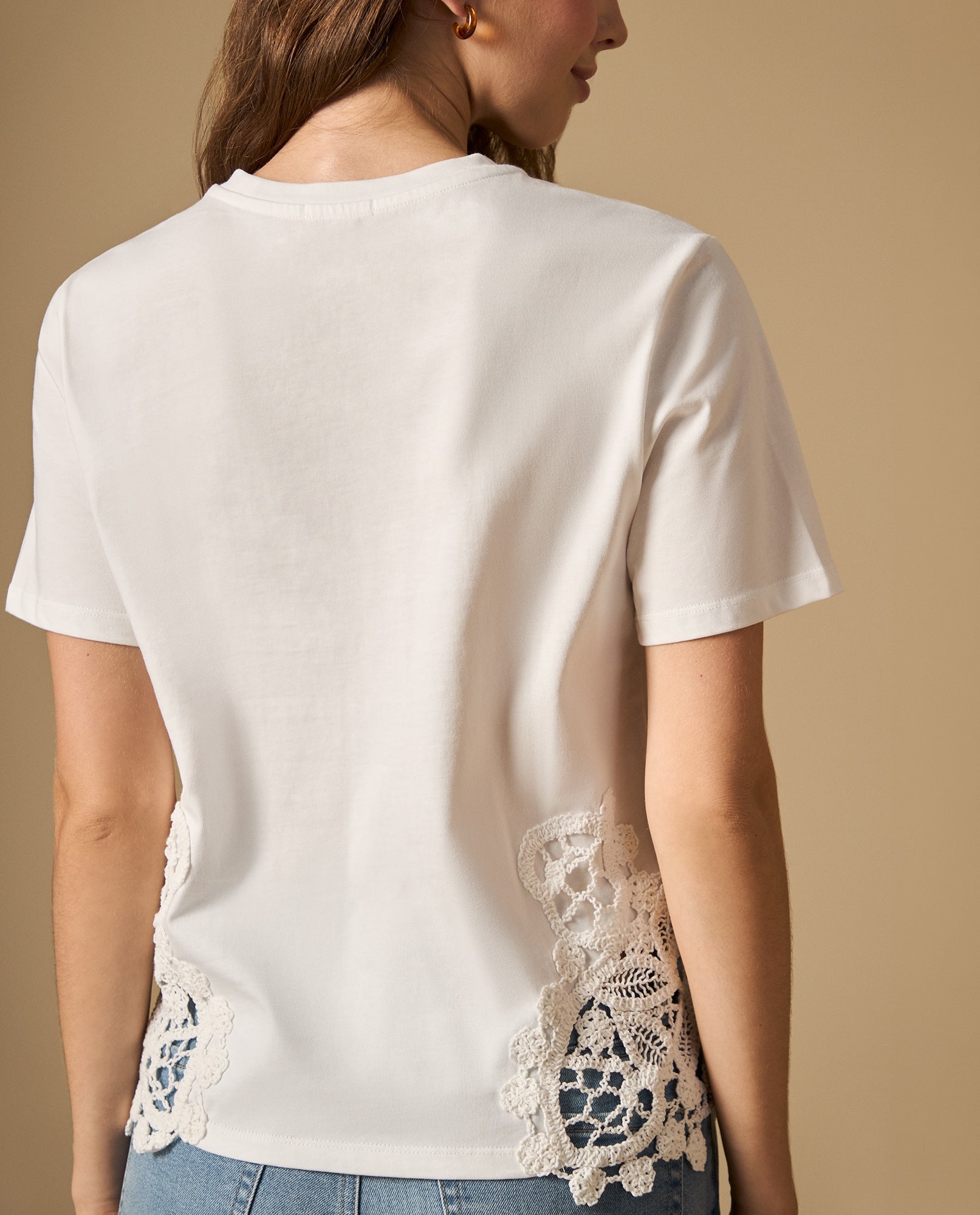Camiseta cuello redondo con detalle de tejido floral - Blanco 34_602H223_BLA114202_4