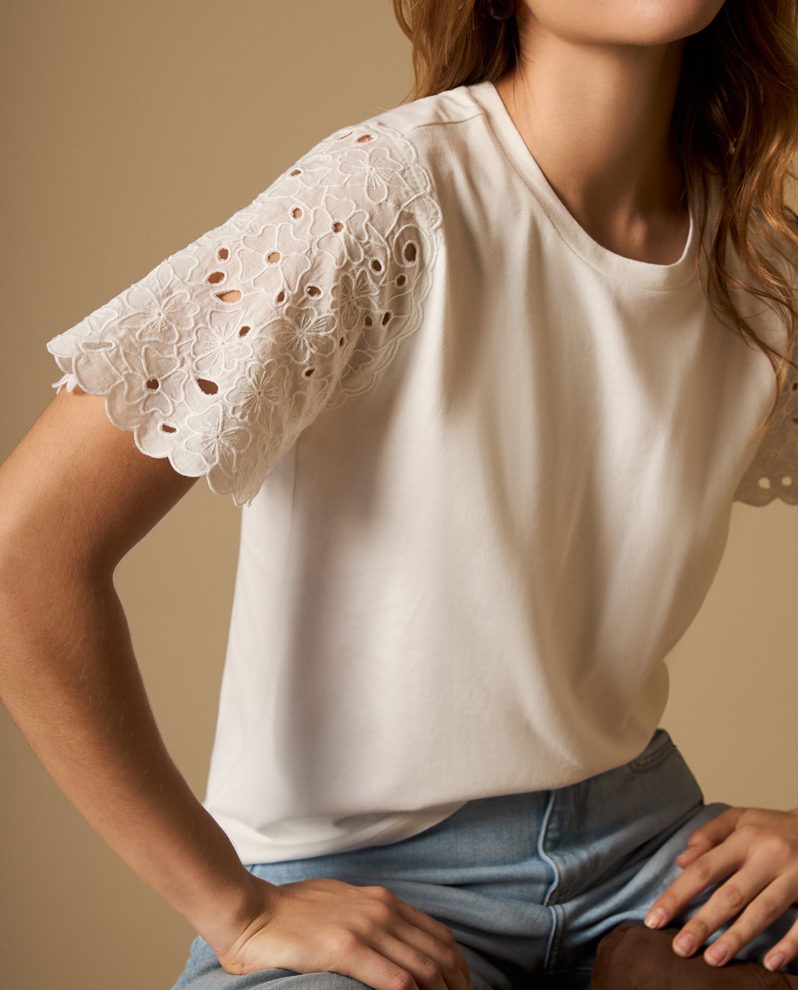 Camiseta con mangas bordadas y detalle en bordes - Crudo 34_602H231_CRU110604_0